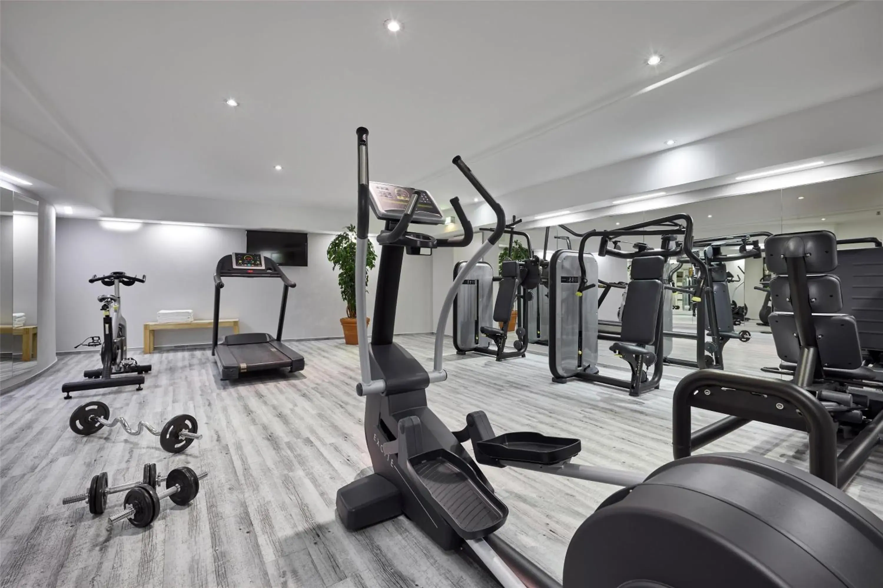 Fitness centre/facilities in Lindner Hotel Leverkusen BayArena, part of JdV by Hyatt Fitness centre/facilities in Lindner Hotel Leverkusen BayArena, part of JdV by Hyatt