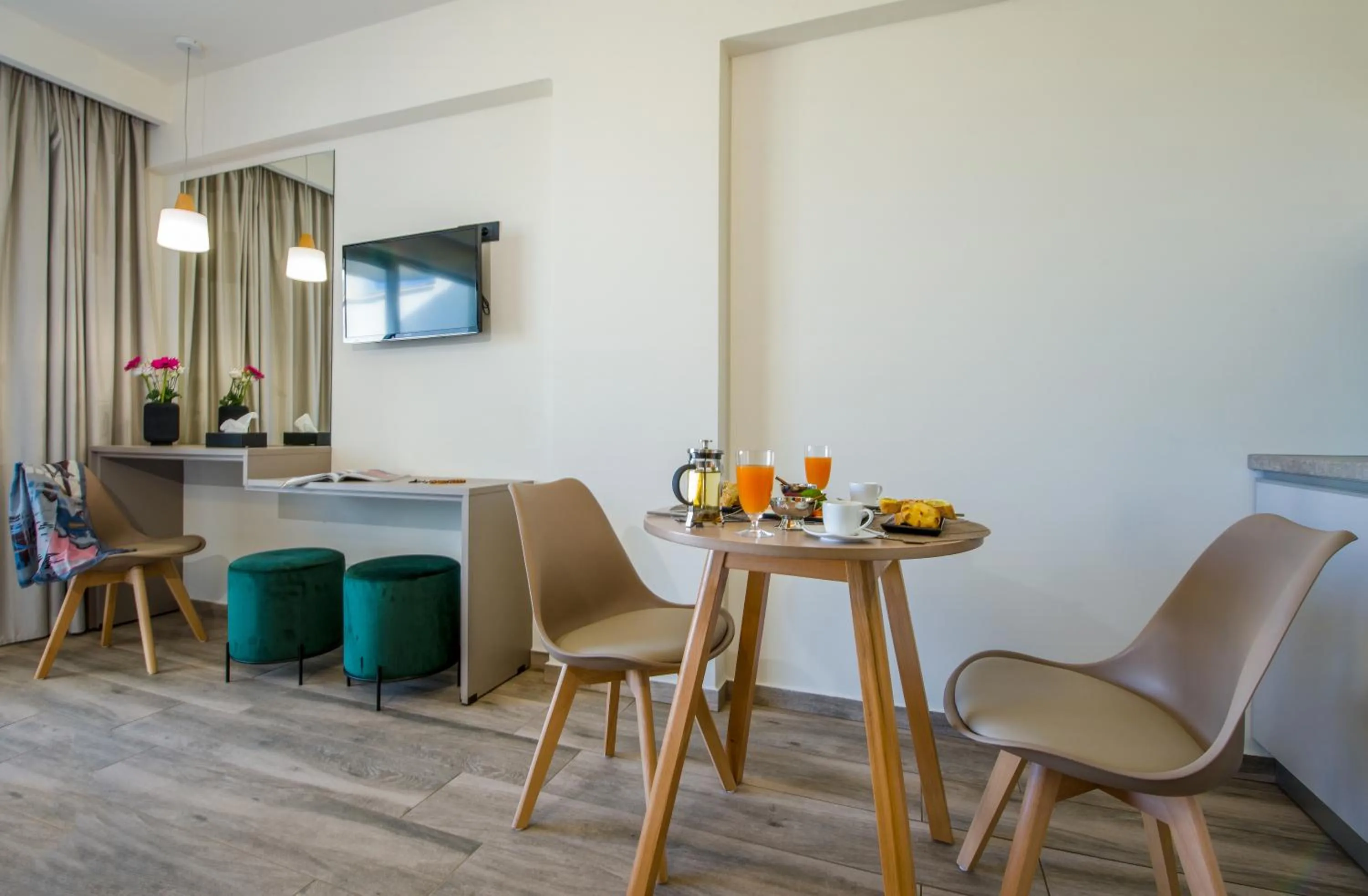 Dining area in Incognito Creta Luxury Suites and More