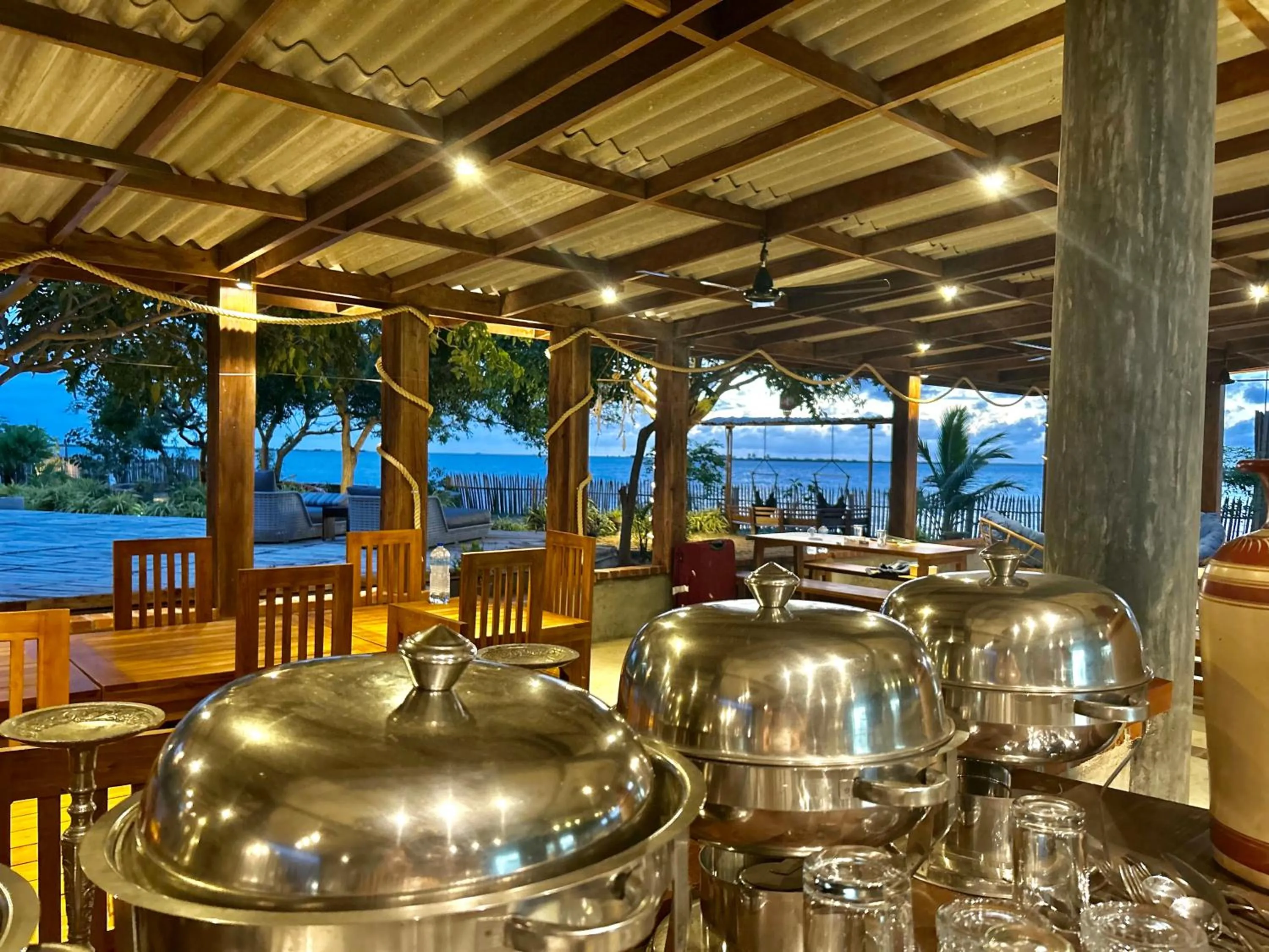 Restaurant/places to eat in Arasi Resort