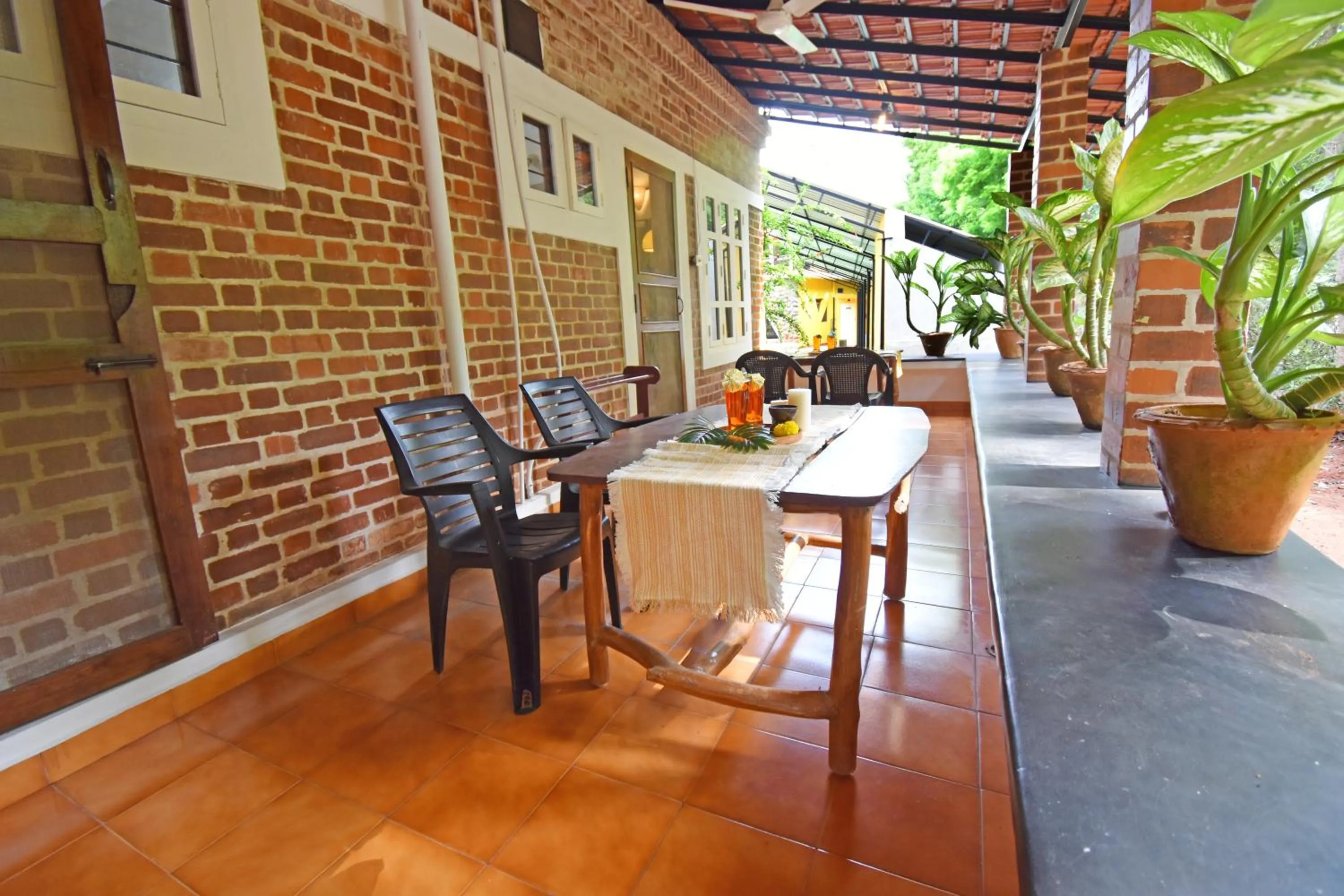 Inn Pondiville Forest Retreat