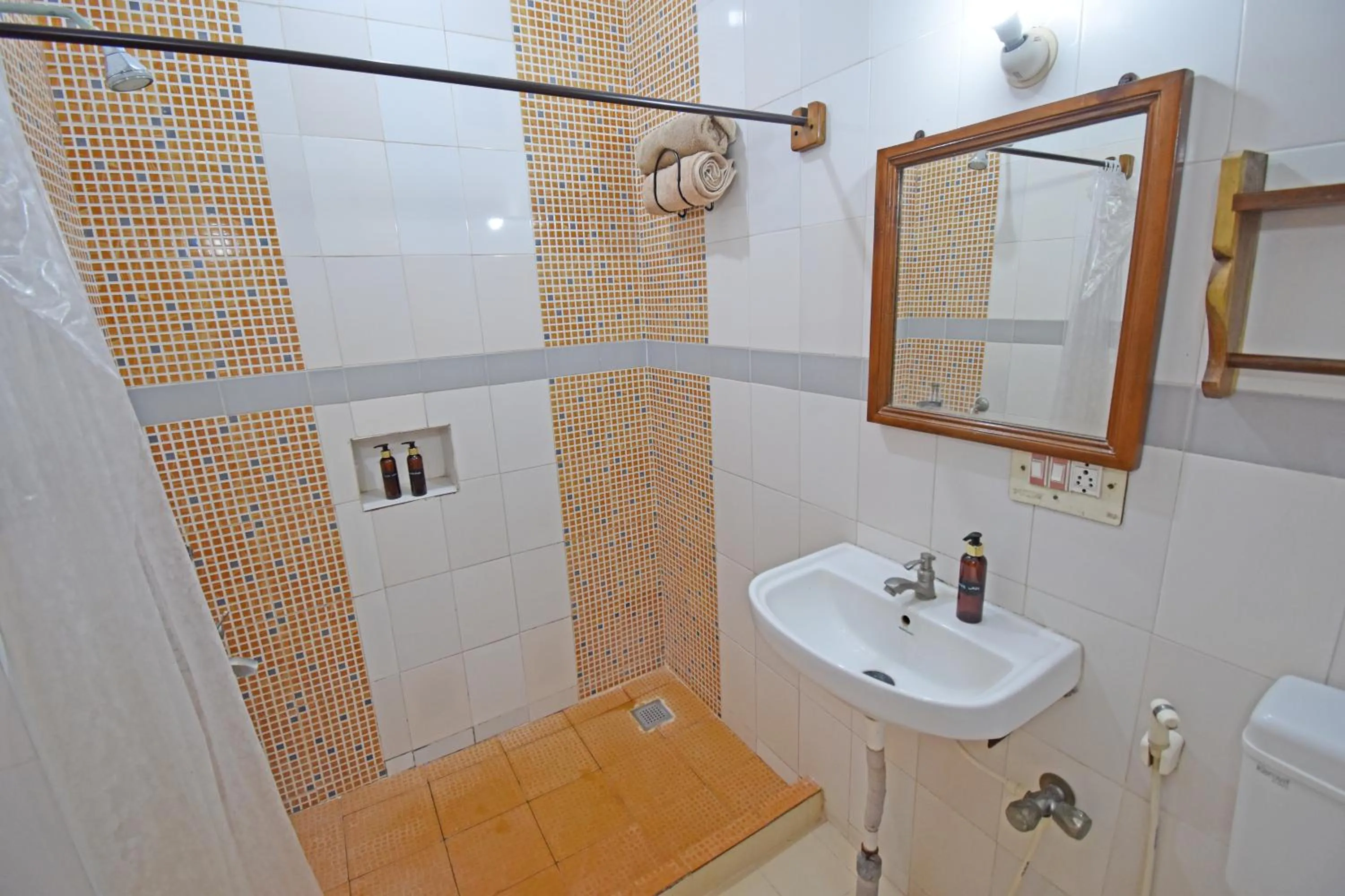 Inn Pondiville Forest Retreat