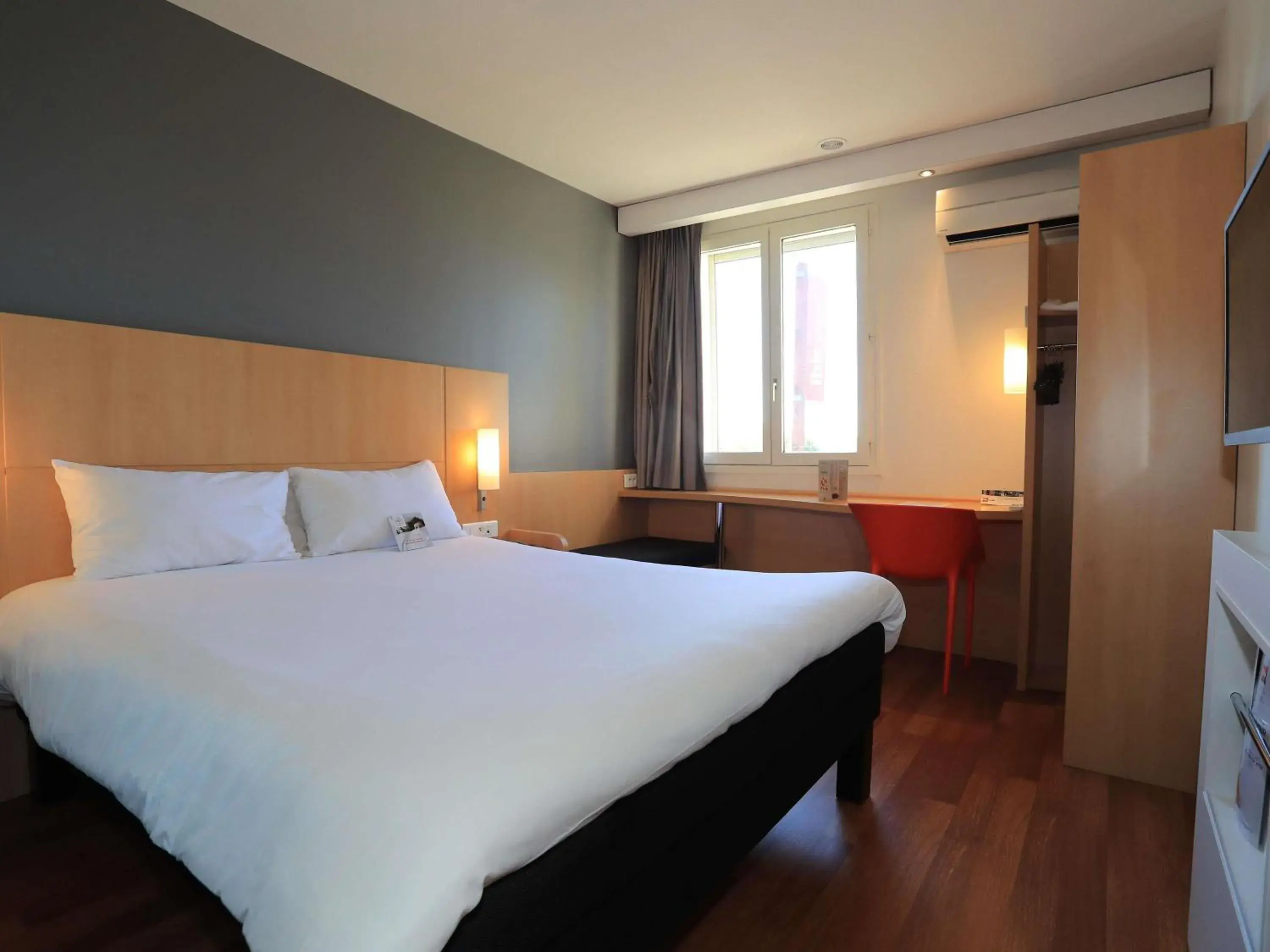Bedroom, Bed in ibis Aurillac Bedroom, Bed in ibis Aurillac