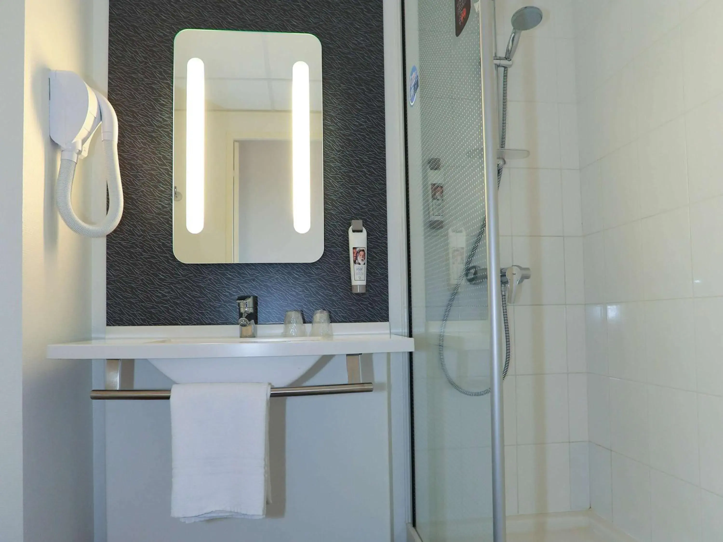 Photo of the whole room in ibis Aurillac Photo of the whole room in ibis Aurillac