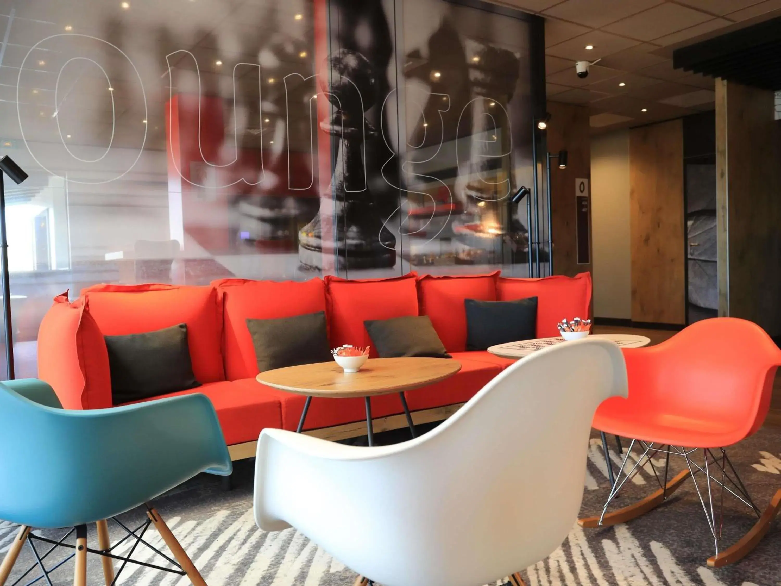 Lounge or bar in ibis Aurillac Lounge or bar in ibis Aurillac