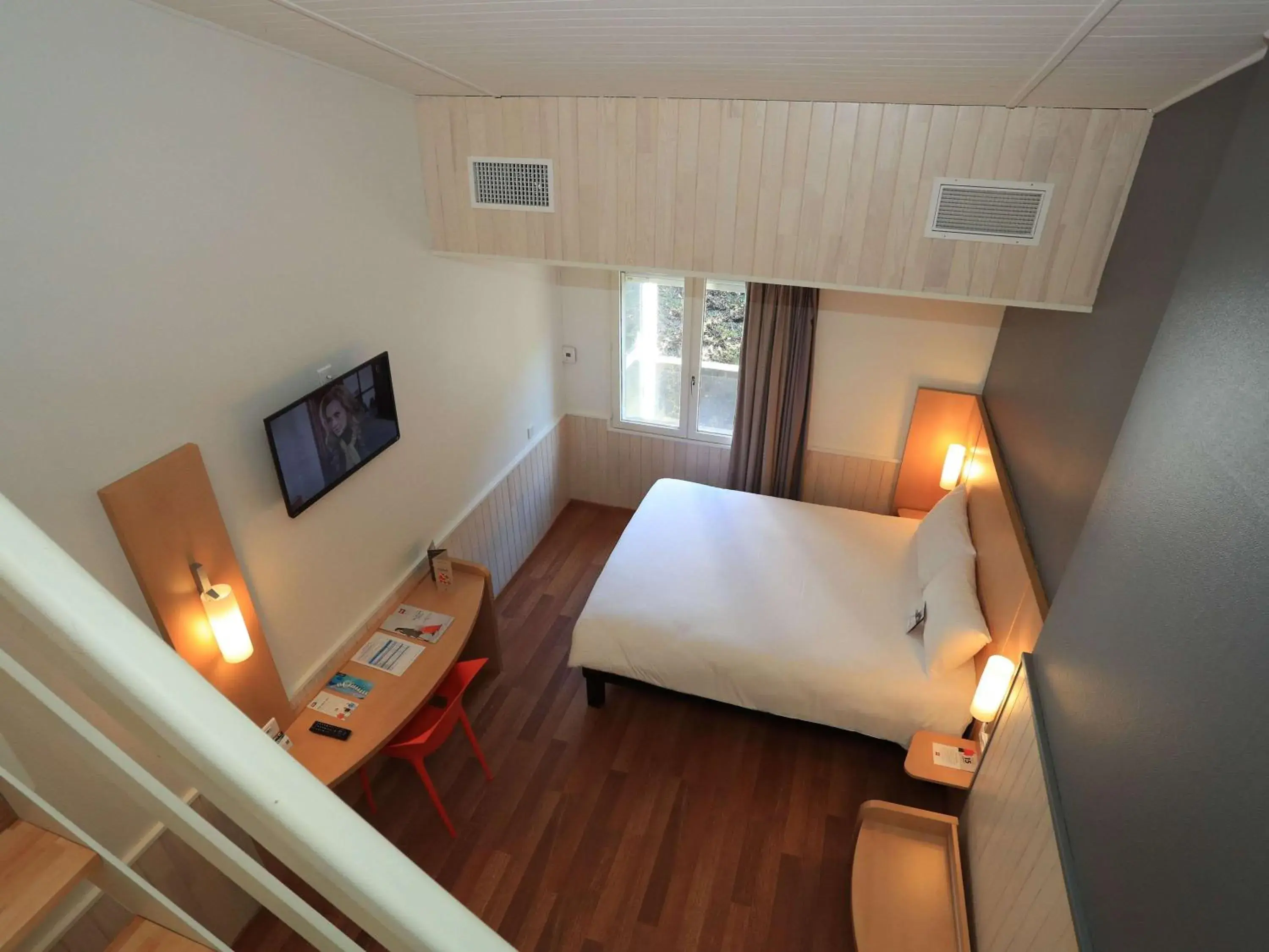 Photo of the whole room, Bed in ibis Aurillac Photo of the whole room, Bed in ibis Aurillac