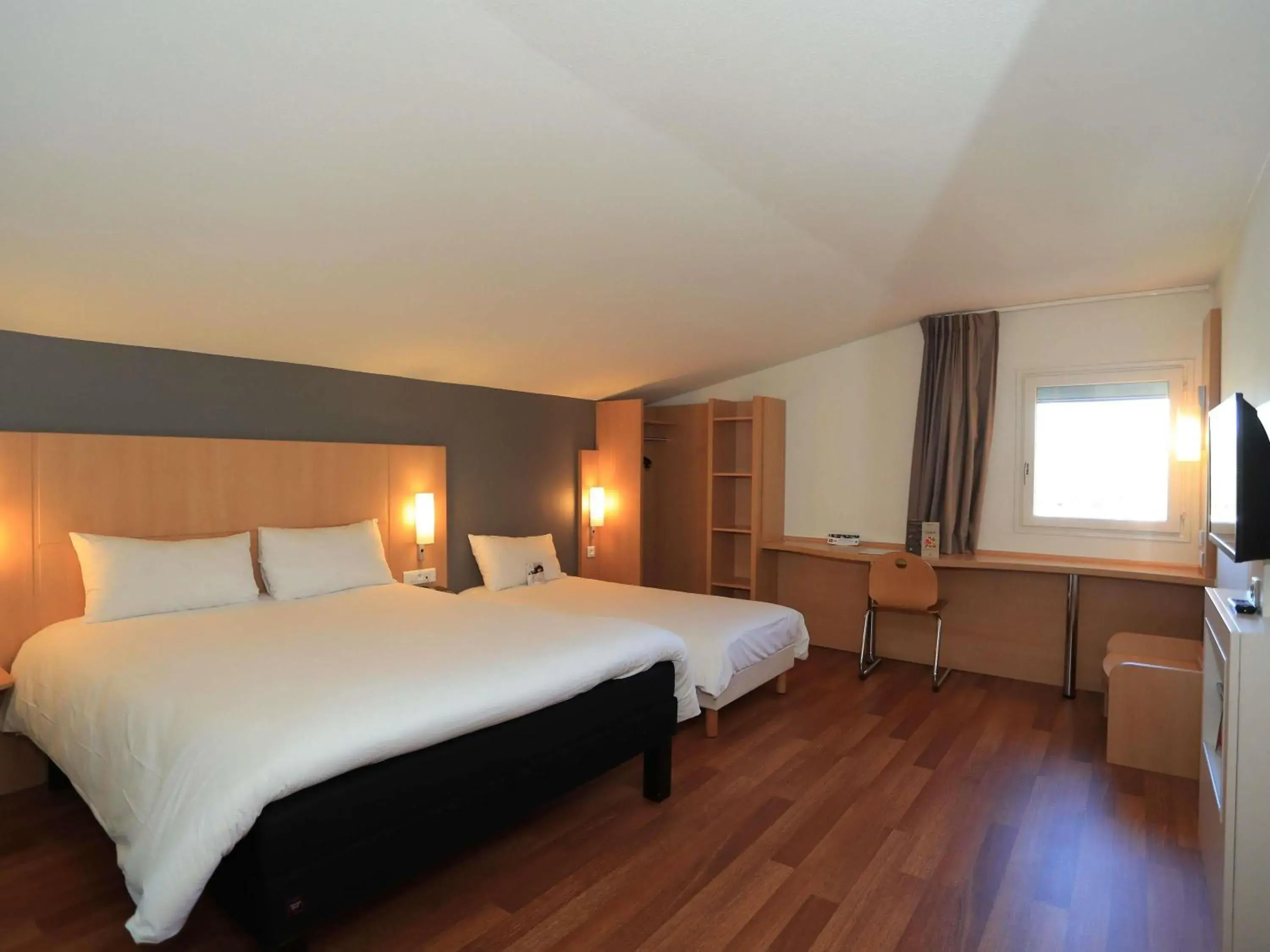 Bedroom, Bed in ibis Aurillac Bedroom, Bed in ibis Aurillac