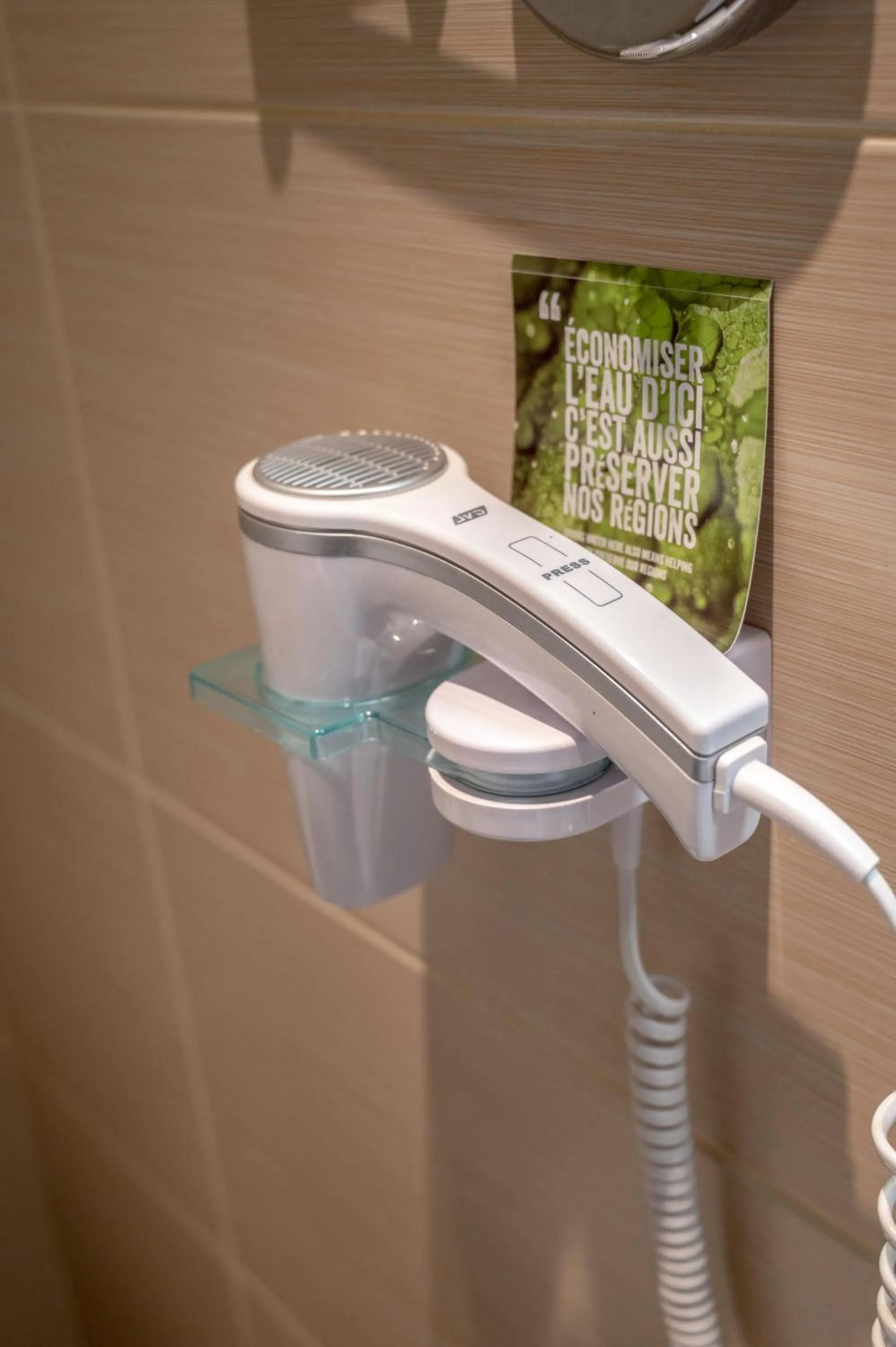 hair dryier in Logis Hôtels Restaurant Les 3 Rois