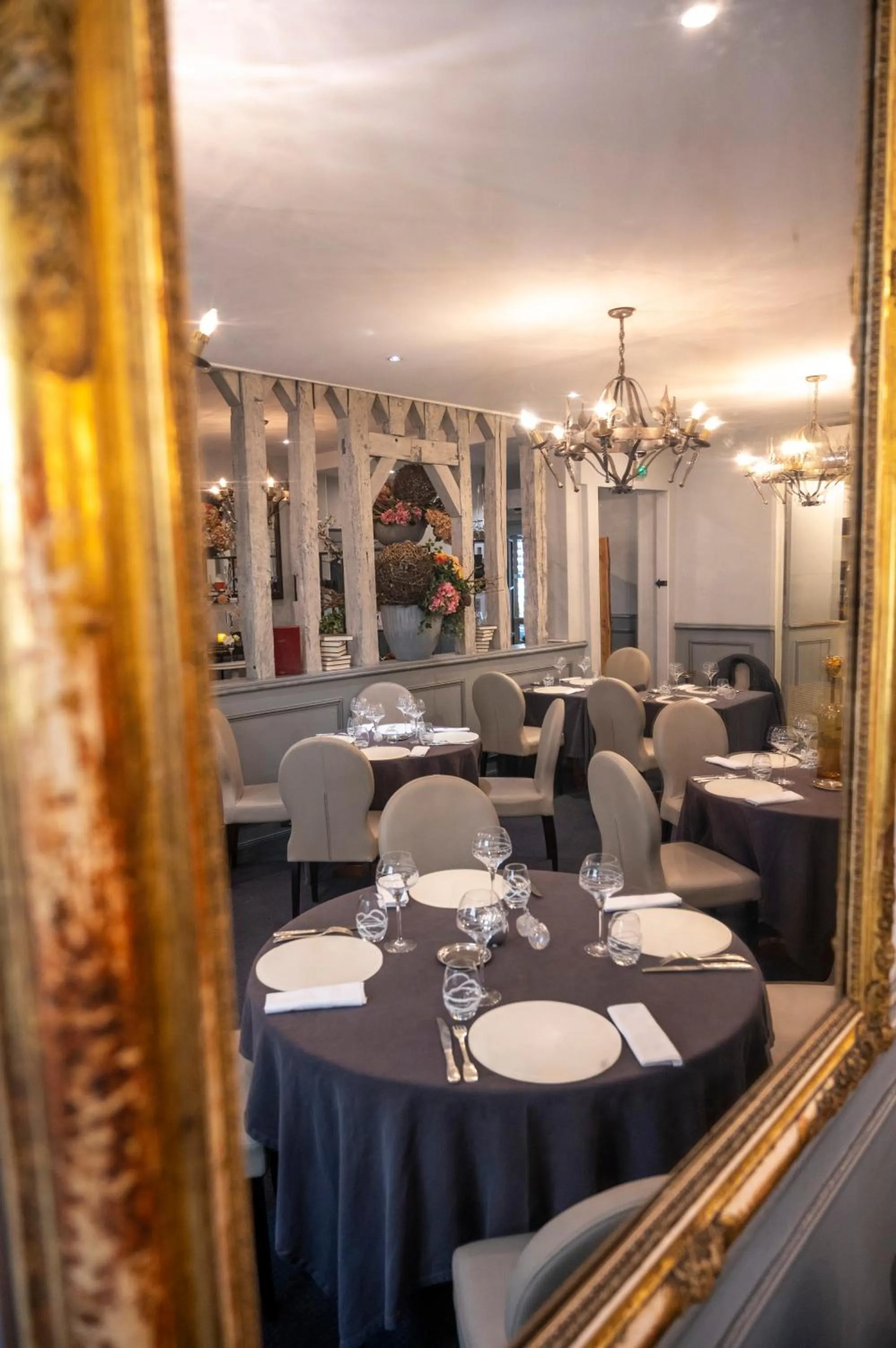 Restaurant/places to eat in Logis Hôtels Restaurant Les 3 Rois