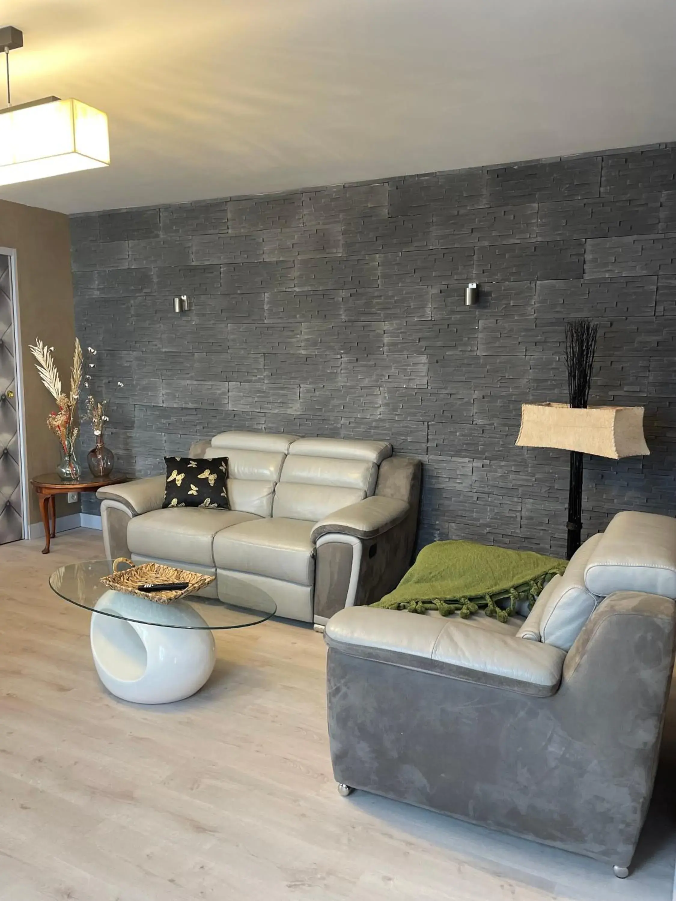 Living room in Logis Hôtels Restaurant Les 3 Rois Living room in Logis Hôtels Restaurant Les 3 Rois