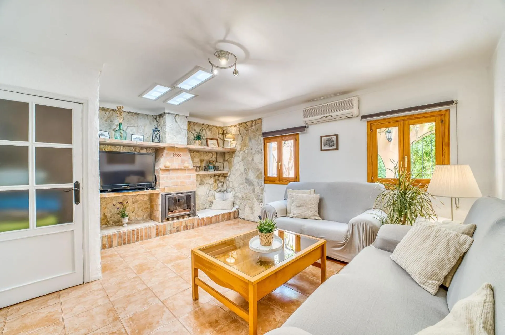 Communal lounge/ TV room in Ideal Property Mallorca - Finca Toni