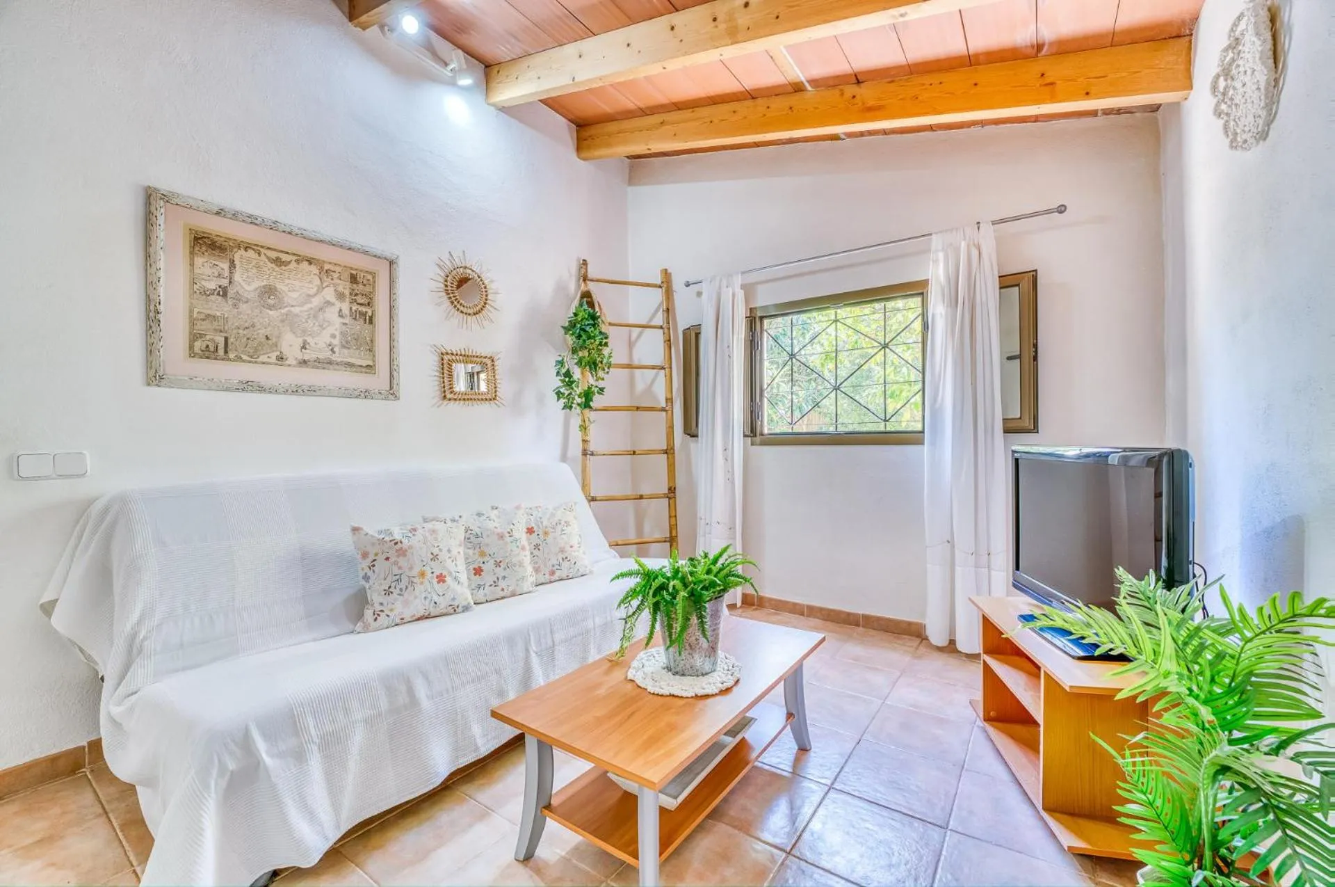 Communal lounge/ TV room, Bed in Ideal Property Mallorca - Finca Toni