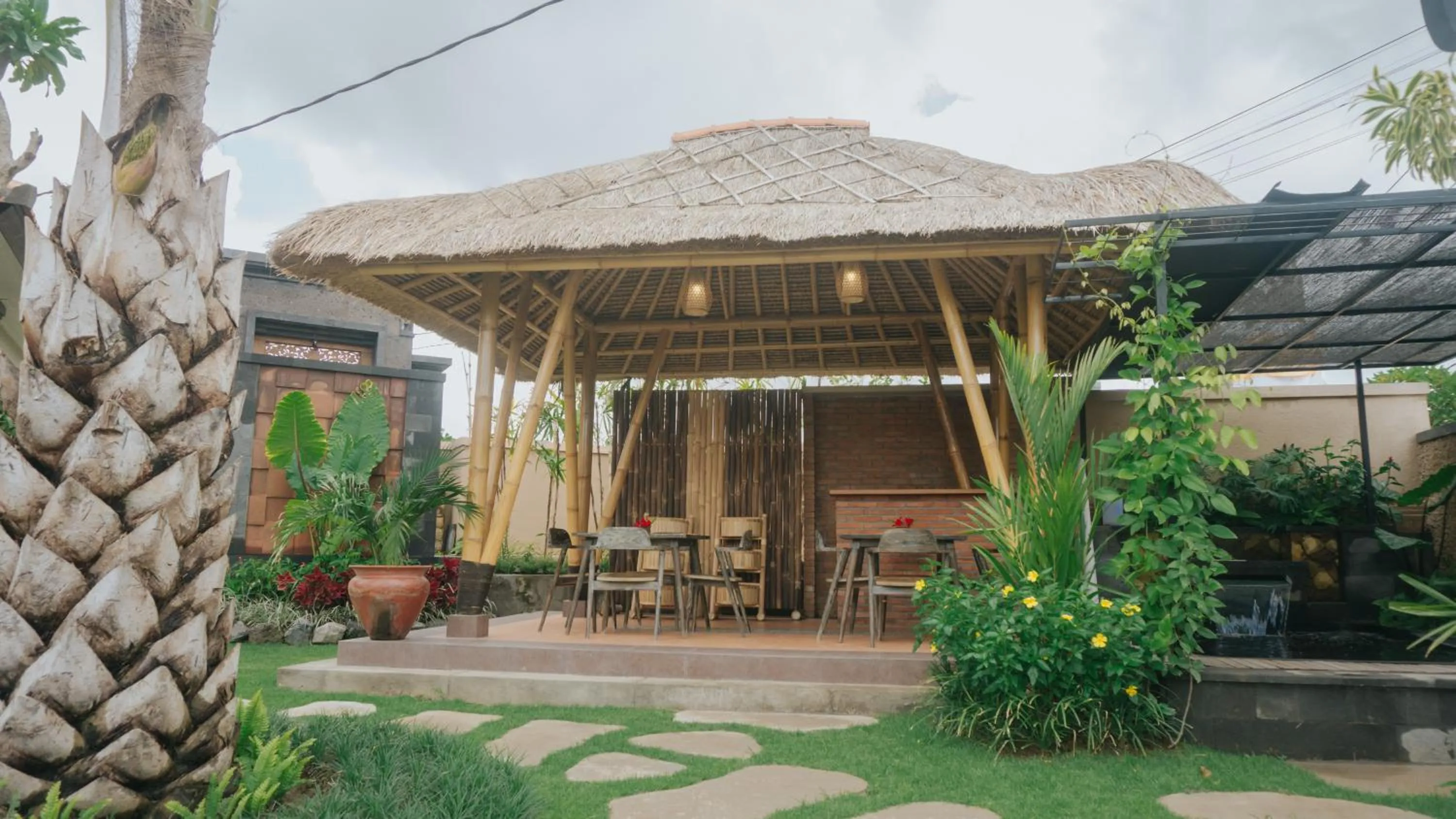 Restaurant/places to eat in Auma Villa by Prasi