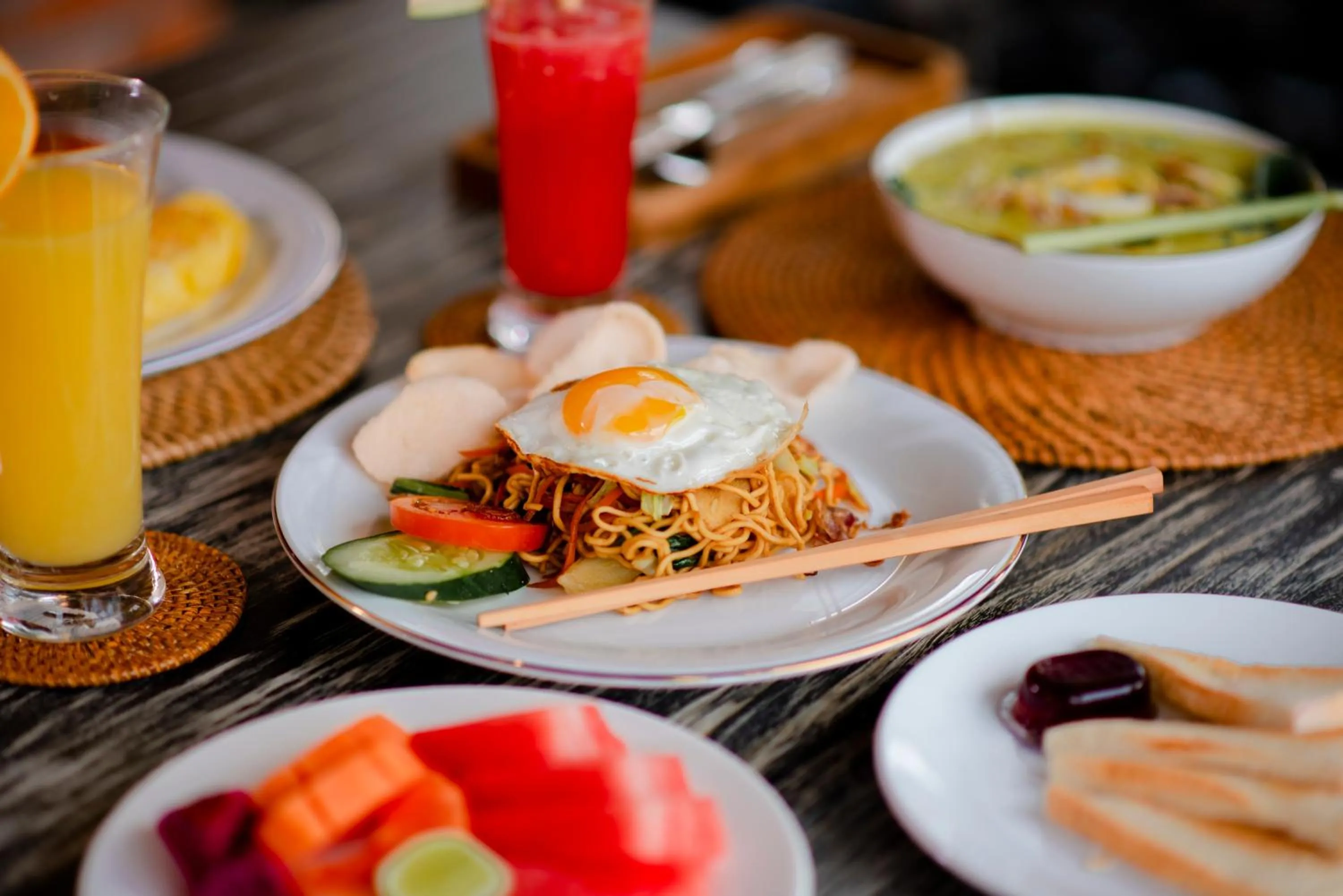 Lunch in Auma Villa by Prasi