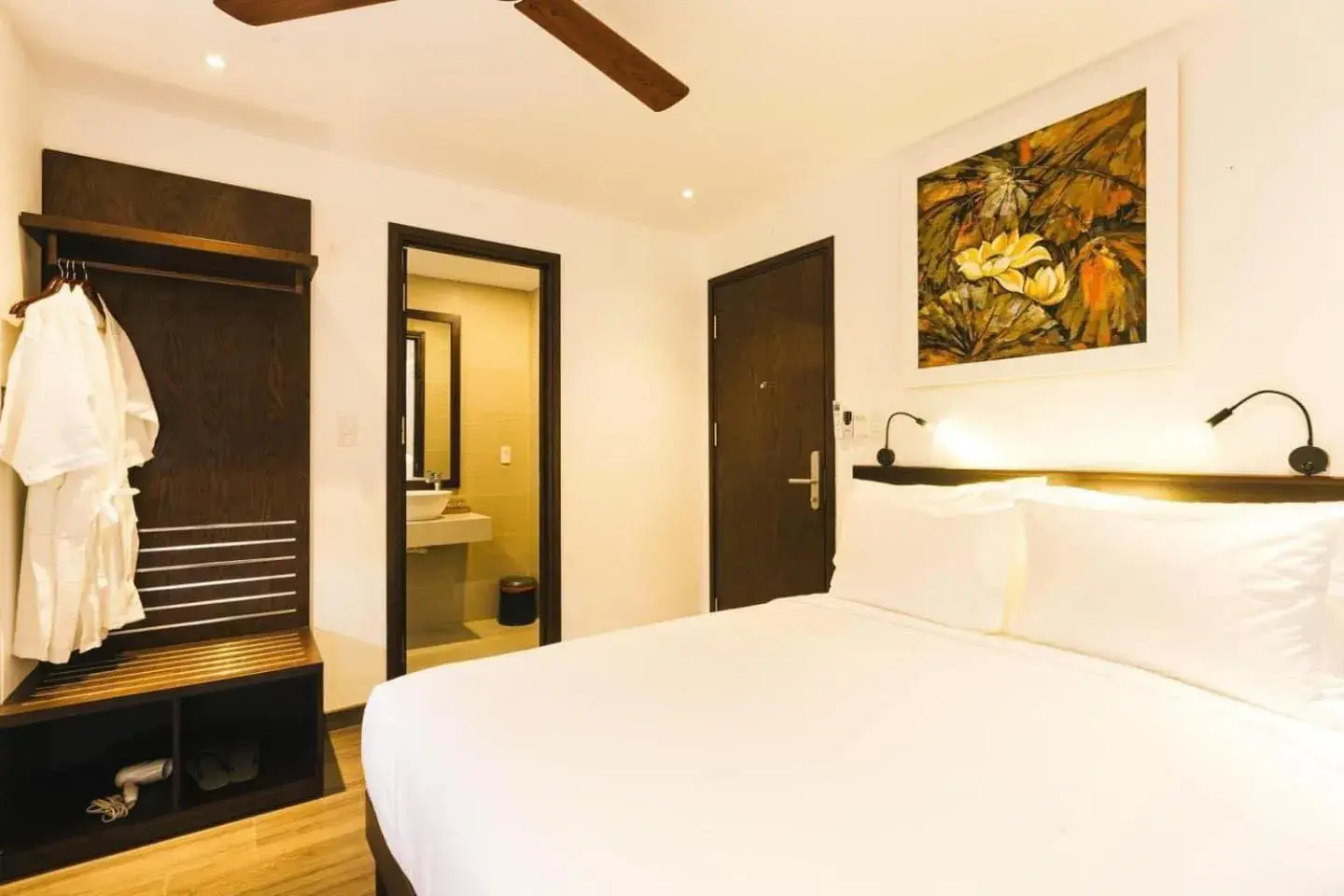 Deluxe Double Room with Balcony in Le Petit Villa Hoi An Deluxe Double Room with Balcony in Le Petit Villa Hoi An