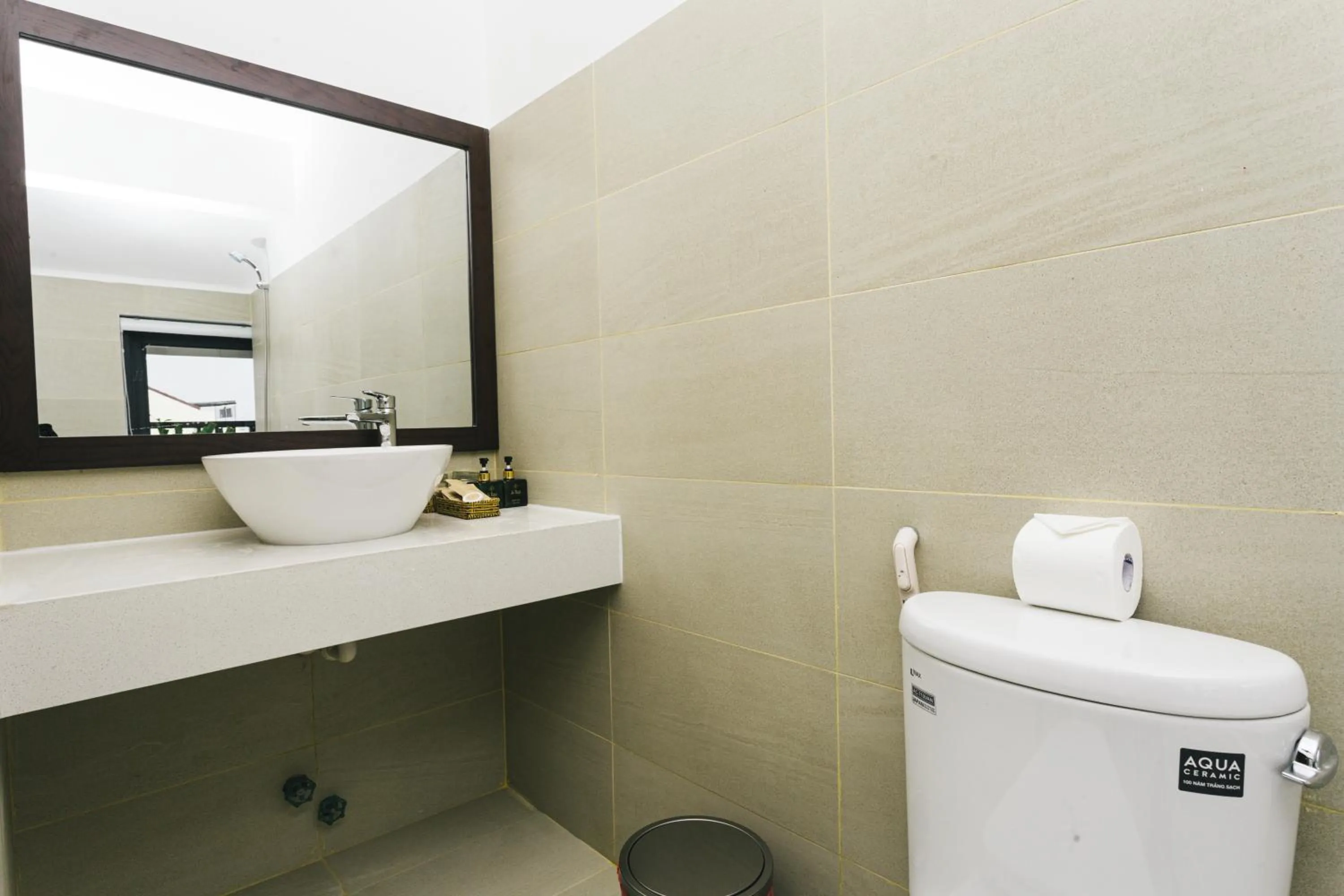 Shower in Le Petit Villa Hoi An