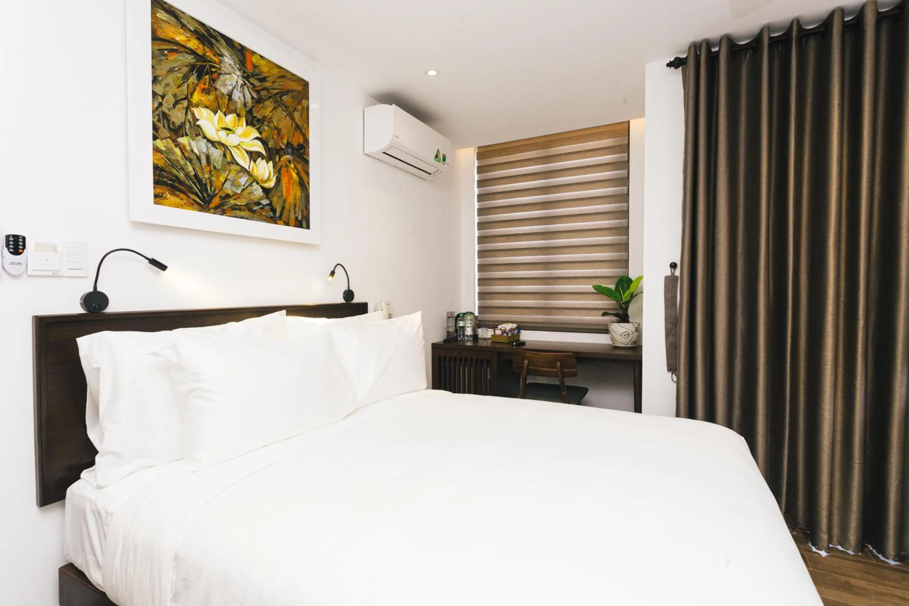 Photo of the whole room, Bed in Le Petit Villa Hoi An