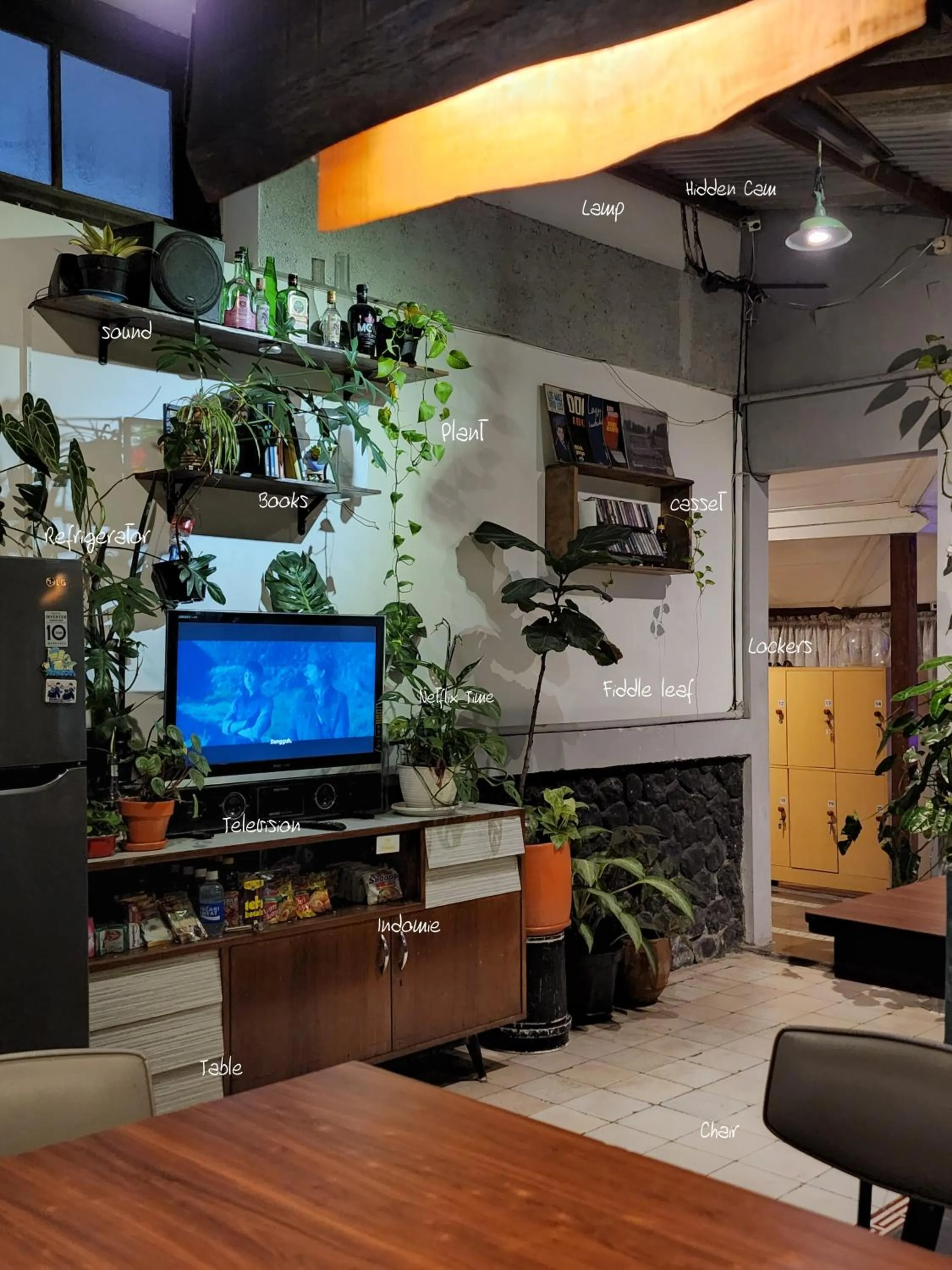 TV and multimedia in SEMERU HOSTEL MALANG