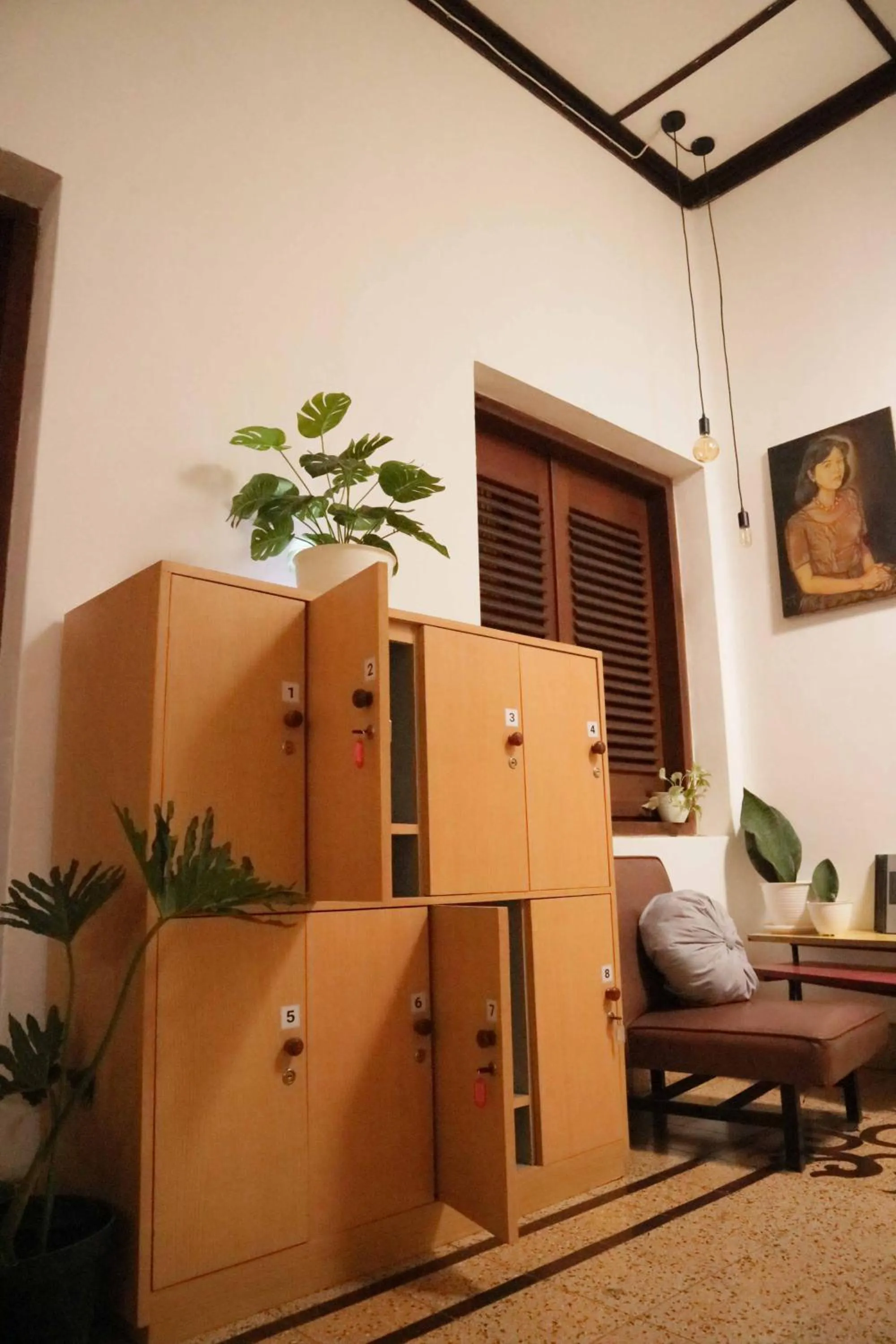 microwave in SEMERU HOSTEL MALANG