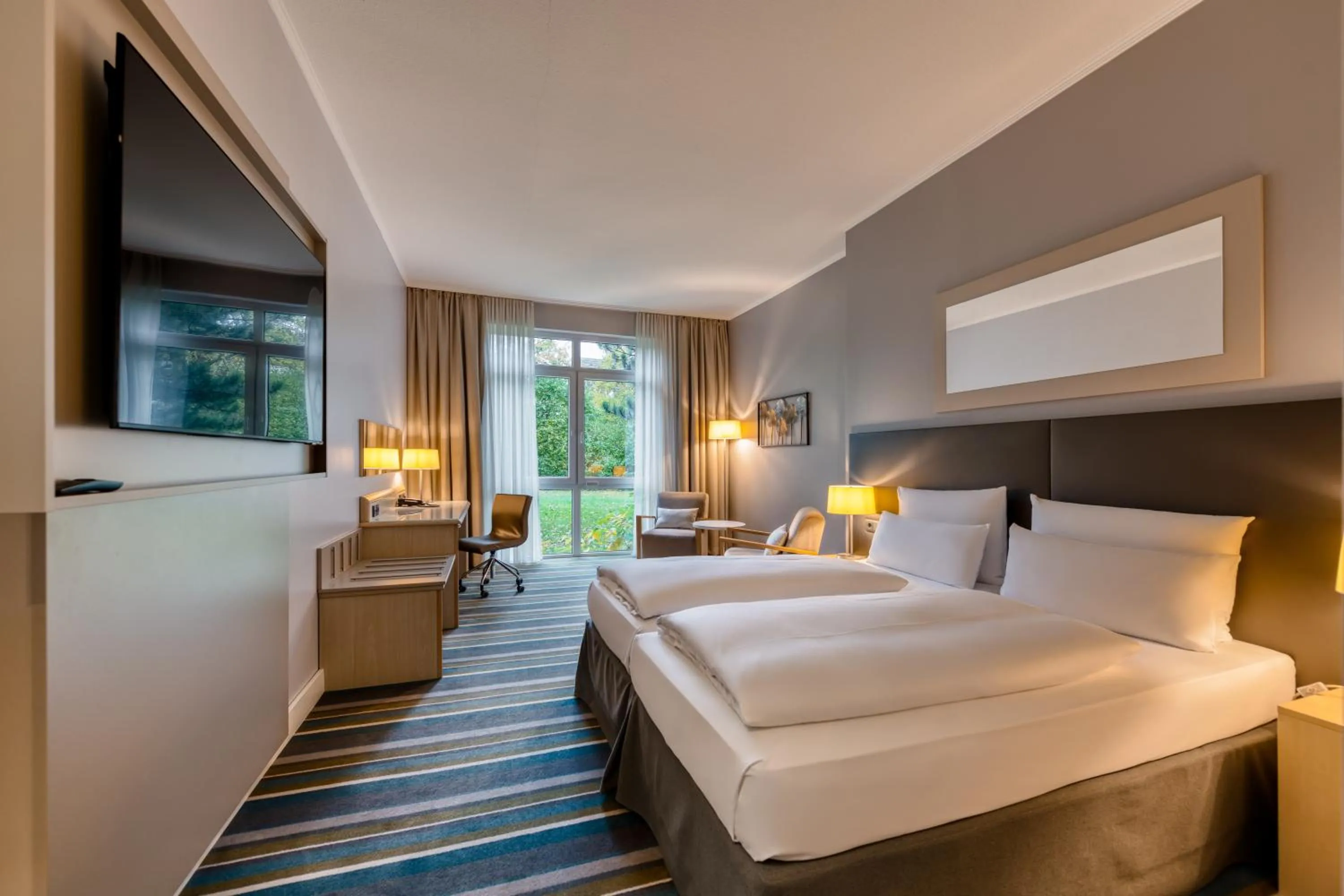 Photo of the whole room, Bed in Mercure Düsseldorf Kaarst