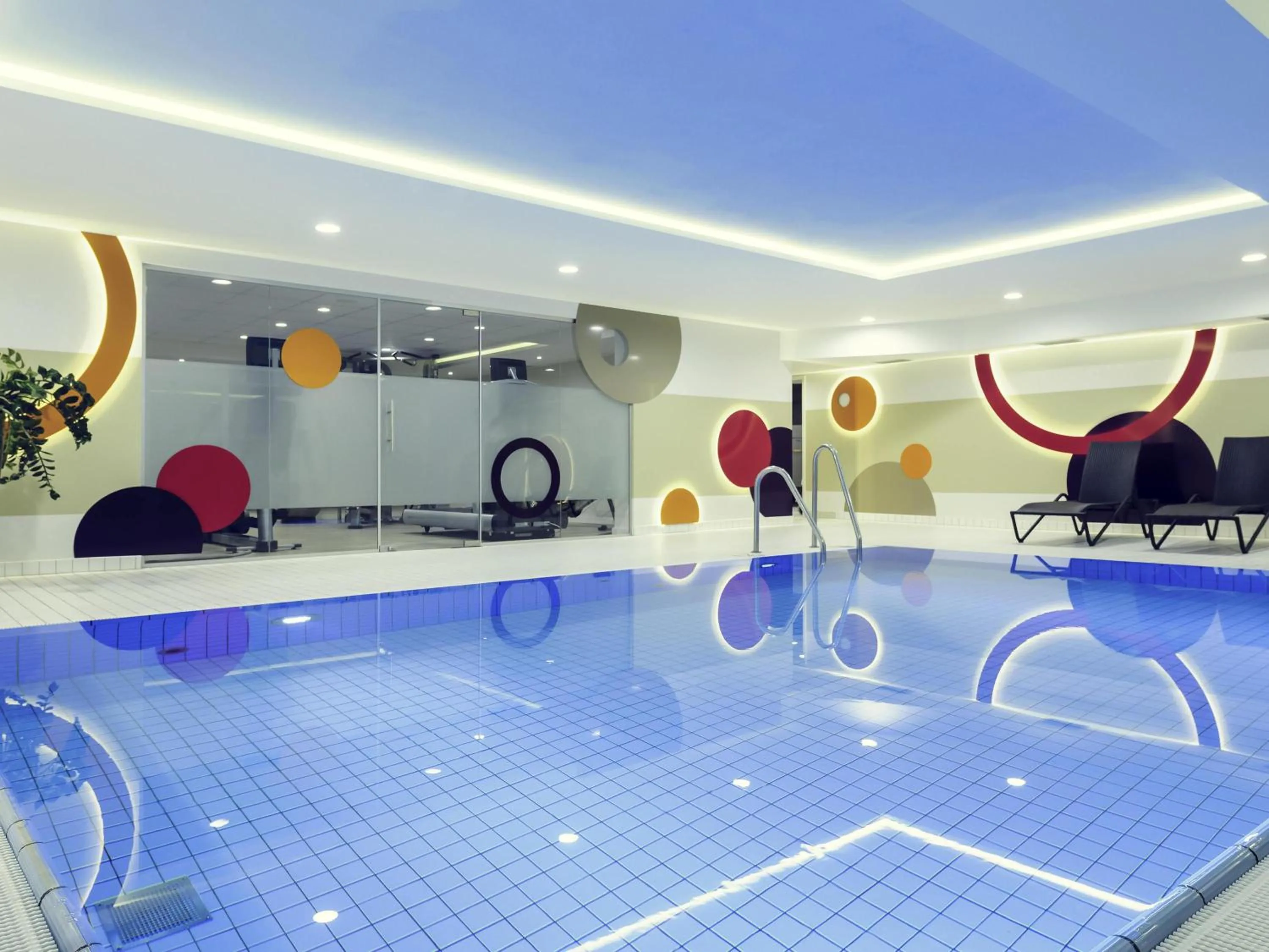 Pool view in Mercure Düsseldorf Kaarst