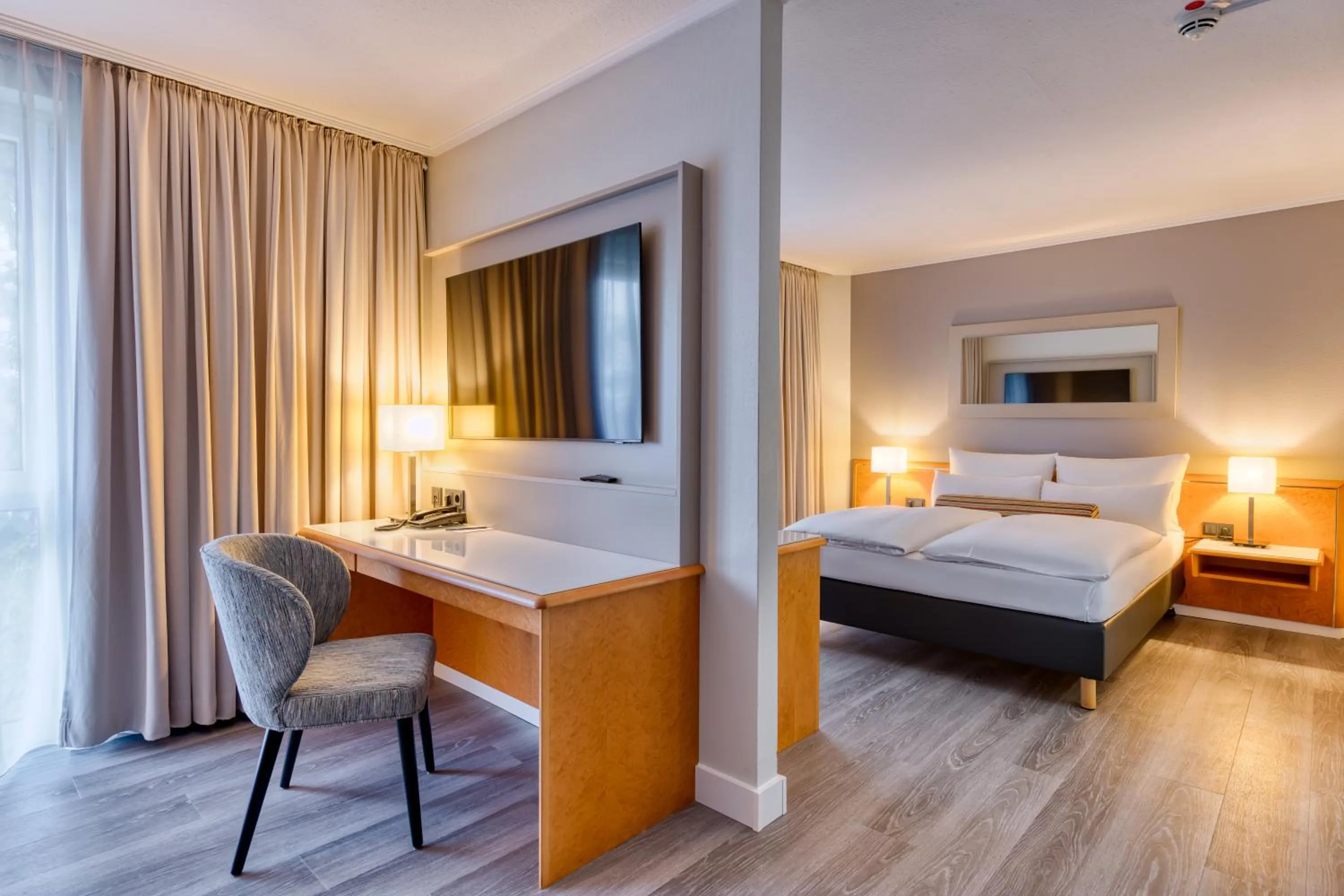 TV and multimedia, Bed in Mercure Düsseldorf Kaarst