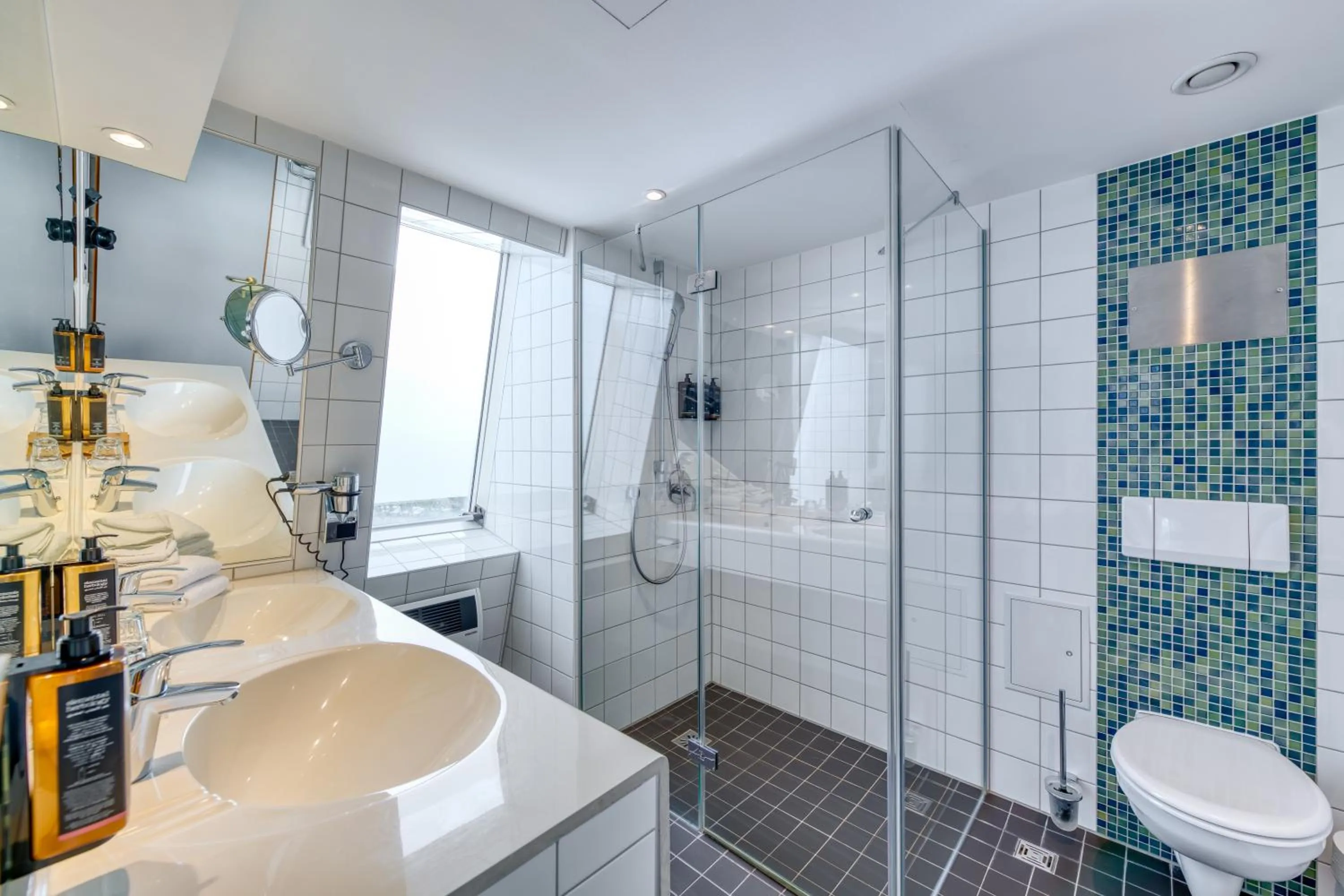 Shower in Mercure Düsseldorf Kaarst