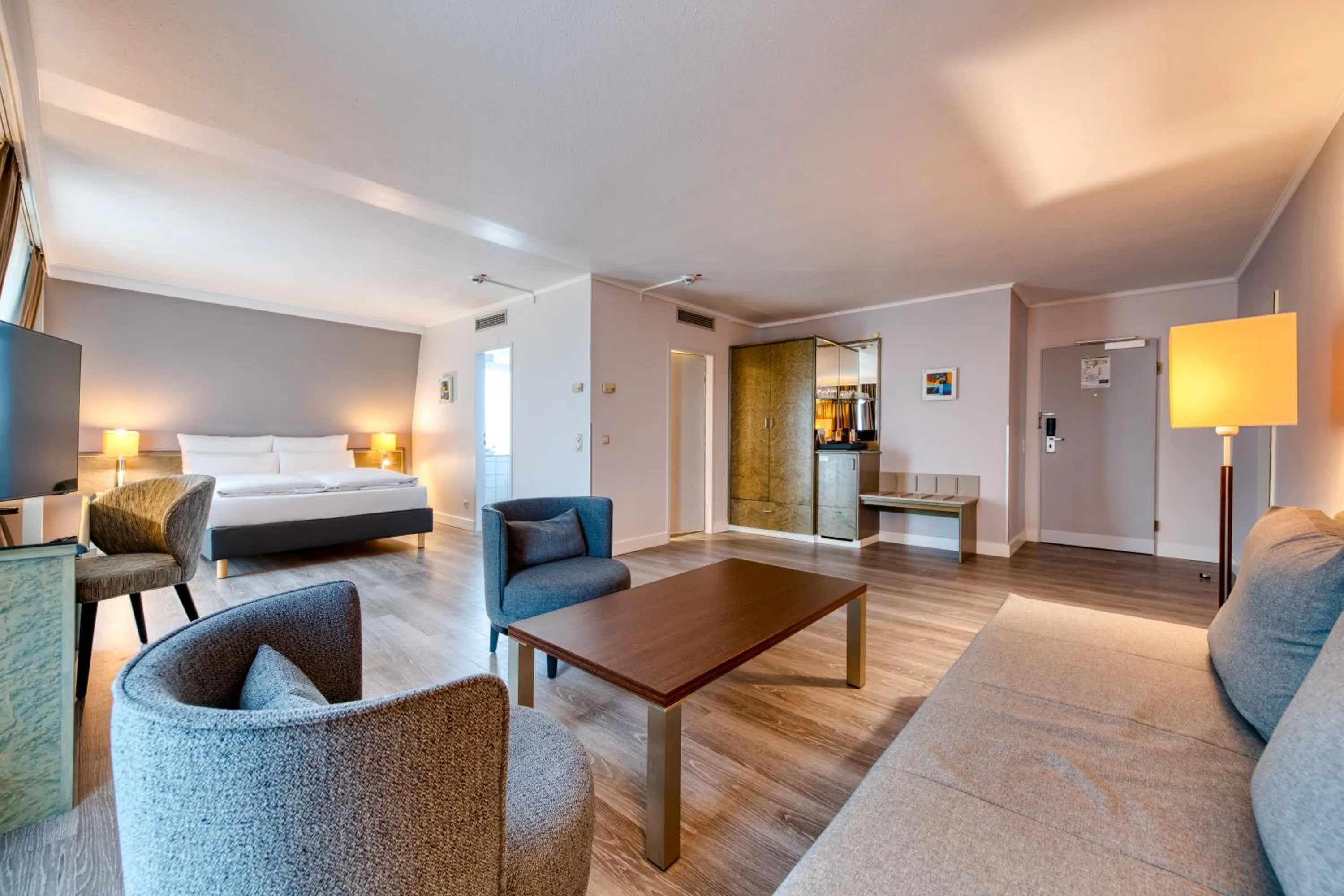 Photo of the whole room, Bed in Mercure Düsseldorf Kaarst