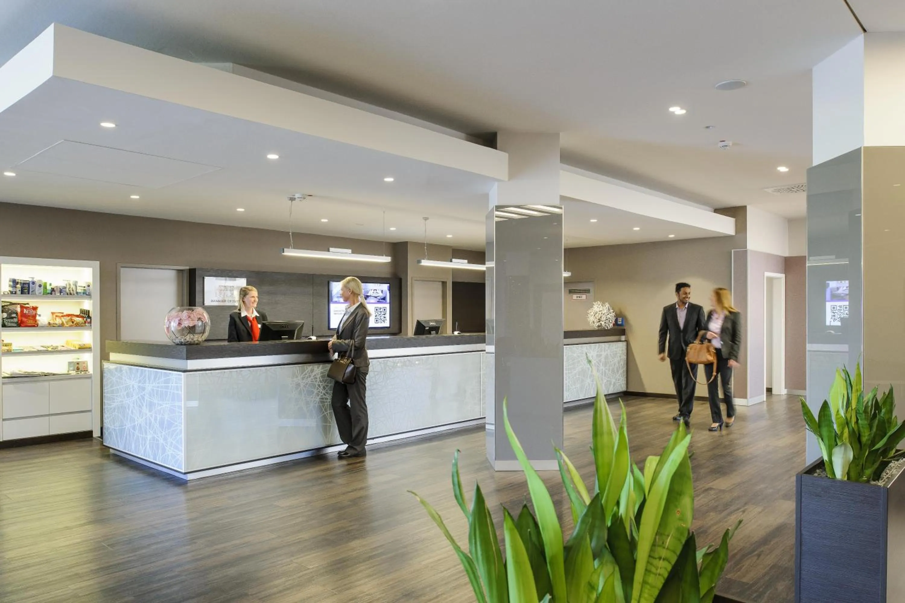 Lobby or reception in Mercure Düsseldorf Kaarst