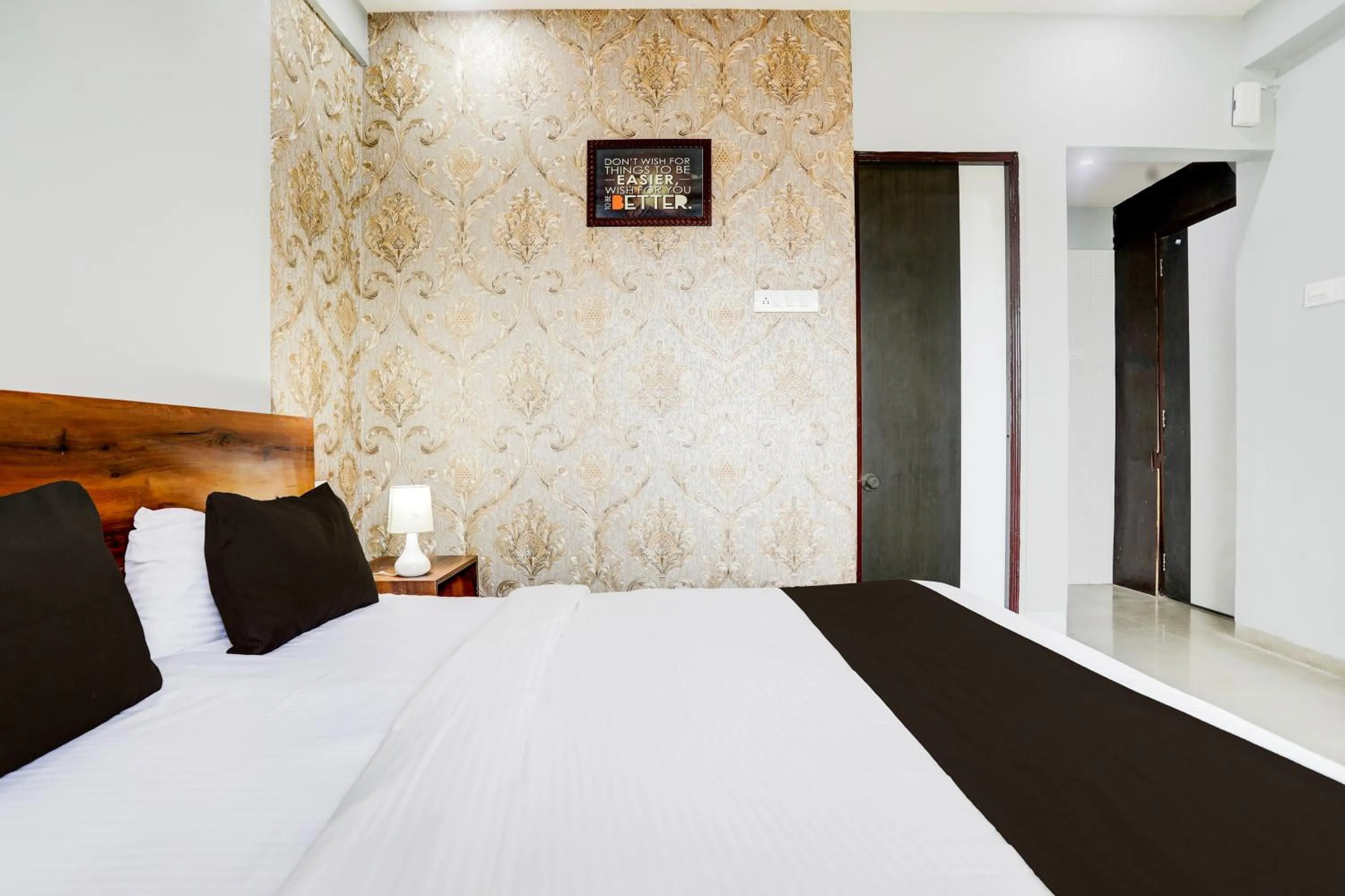 Bedroom, Bed in Hotel O Wardha Road Near Airport