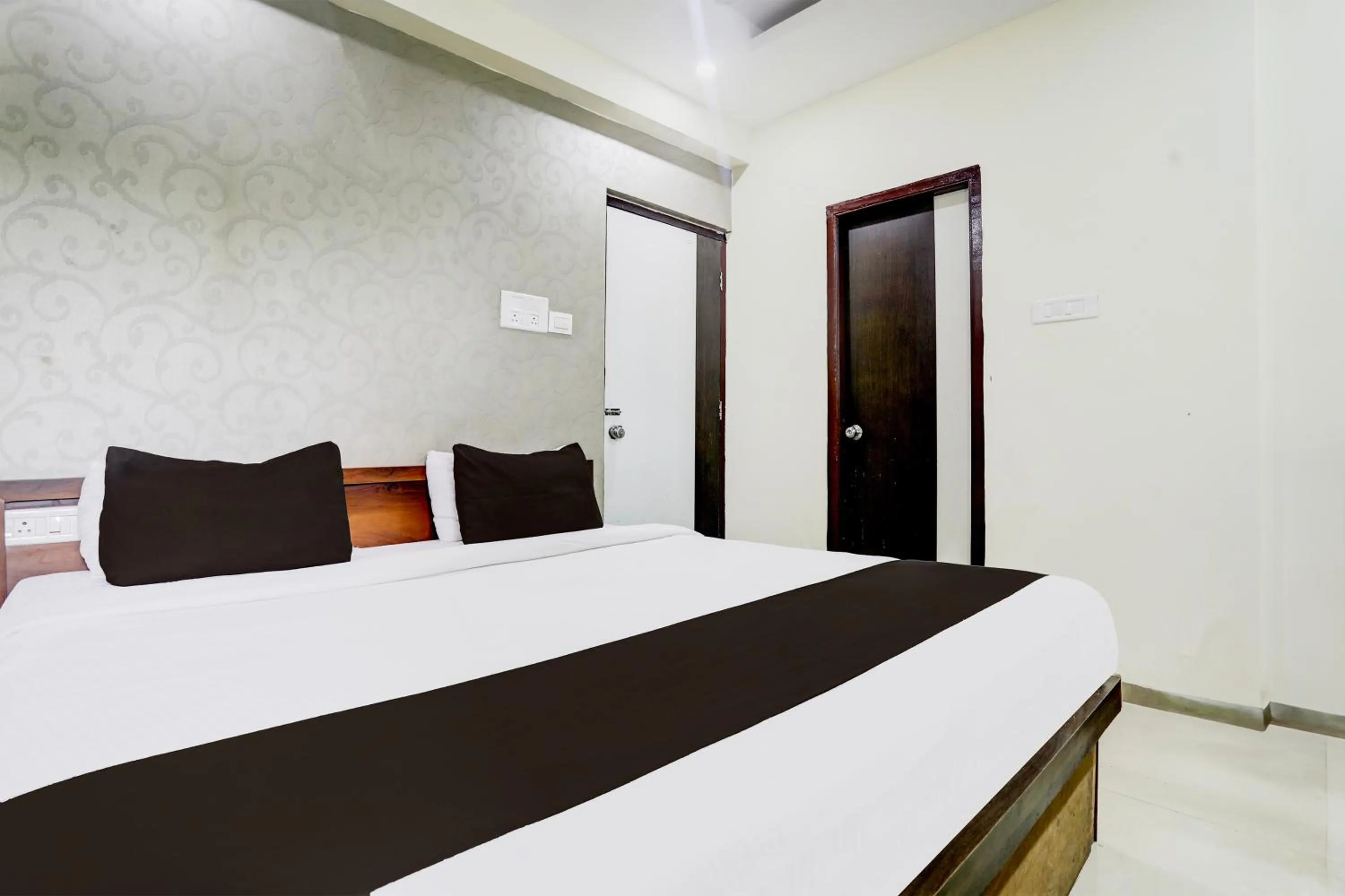 Bedroom, Bed in Hotel O Wardha Road Near Airport