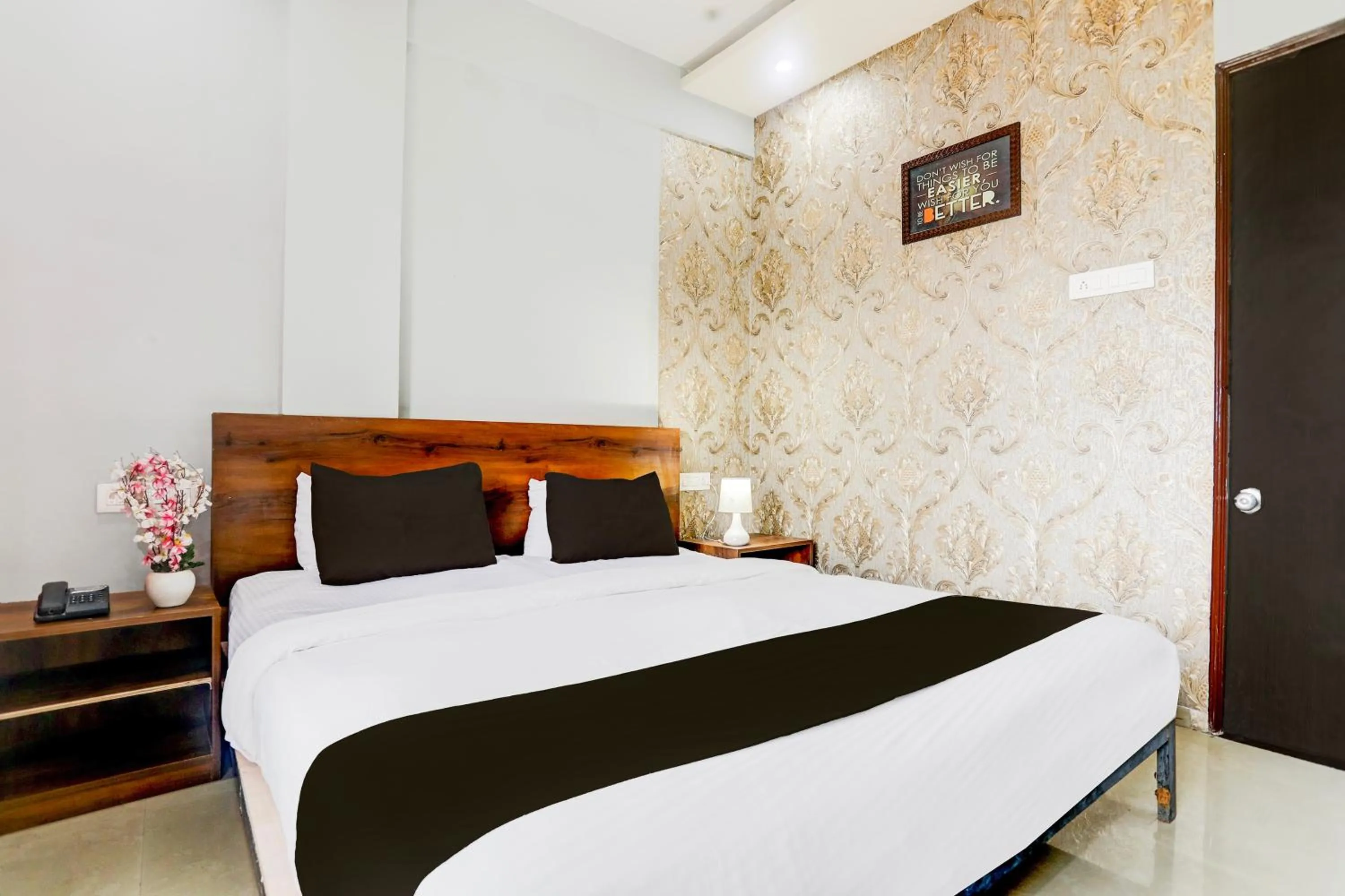 Bedroom, Bed in Hotel O Wardha Road Near Airport