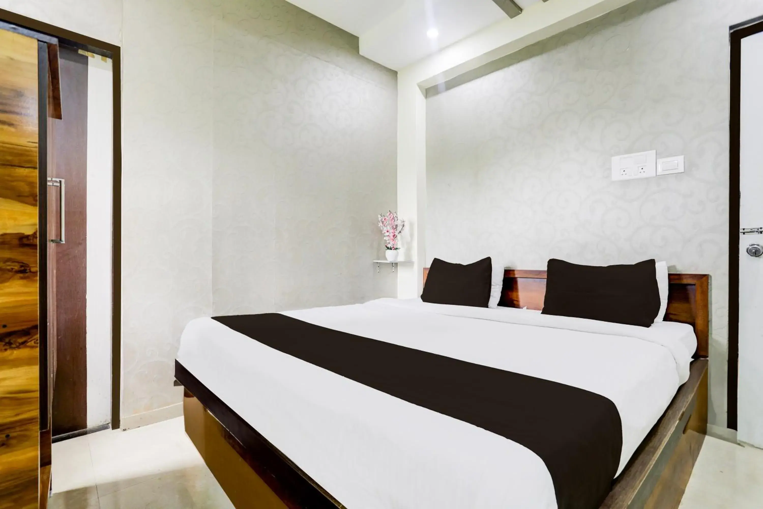 Classic Triple Room - single occupancy in Hotel O Wardha Road Near Airport Classic Triple Room - single occupancy in Hotel O Wardha Road Near Airport