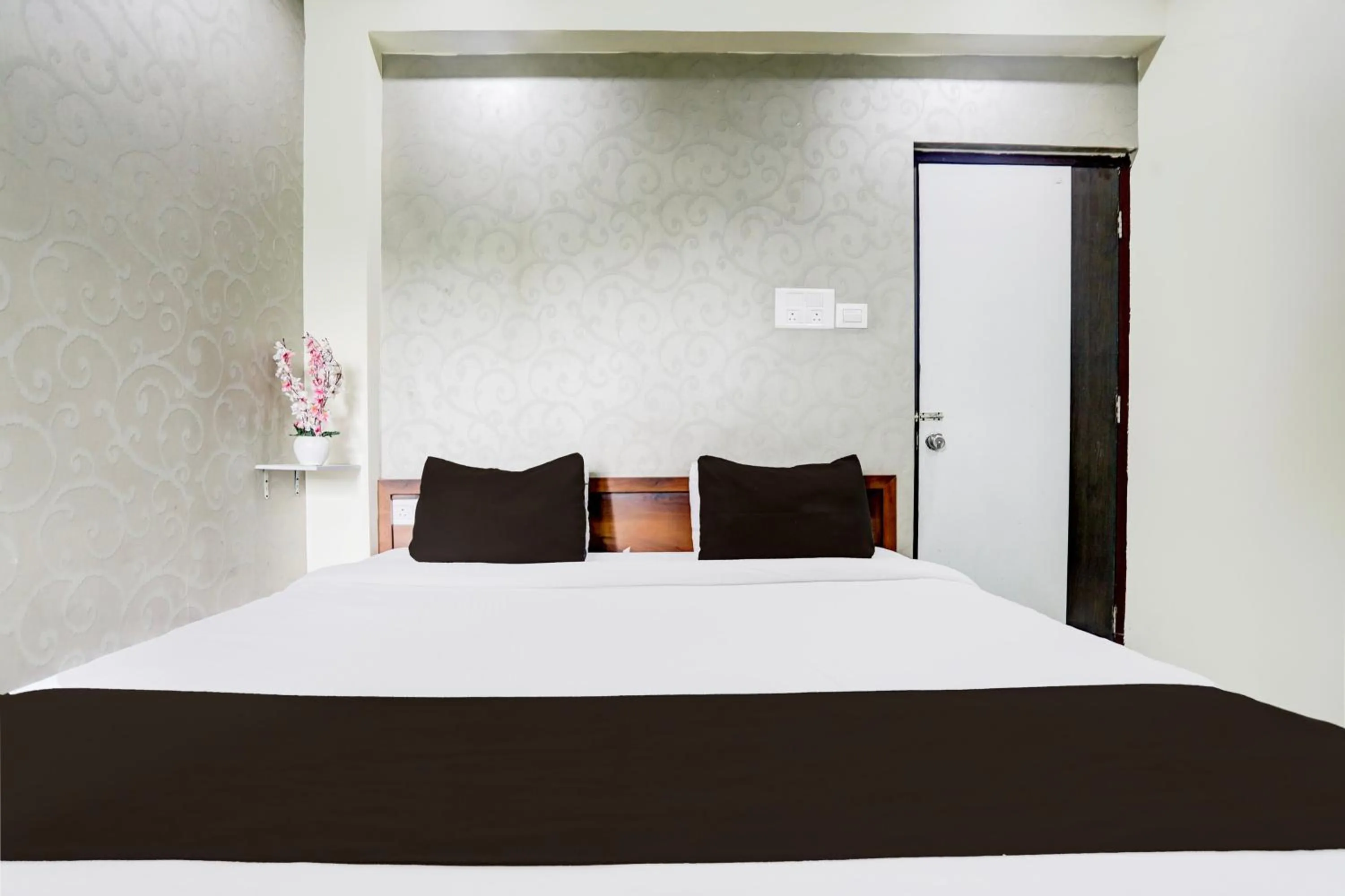 Bedroom, Bed in Hotel O Wardha Road Near Airport