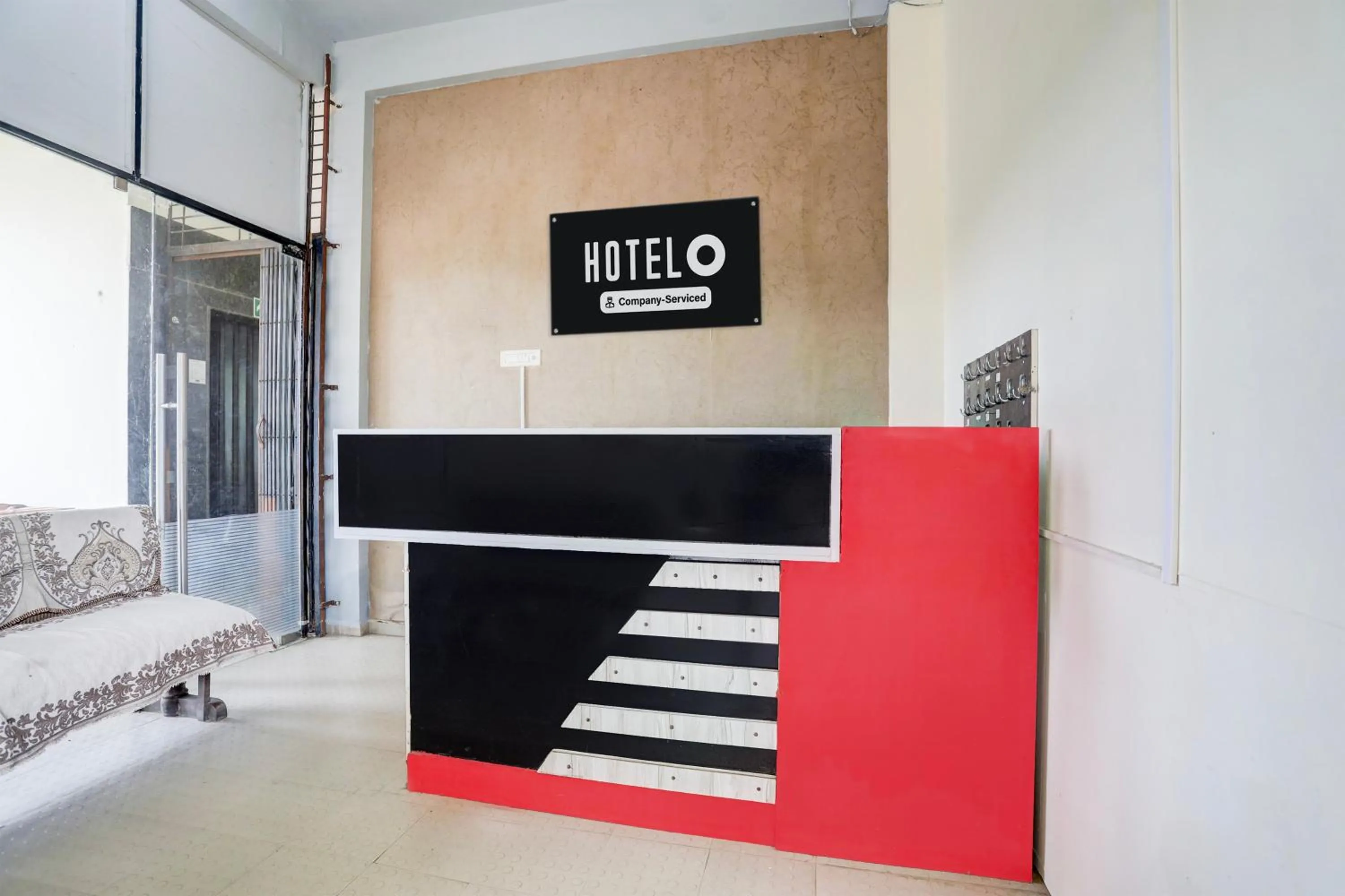 Lobby or reception in Hotel O Wardha Road Near Airport