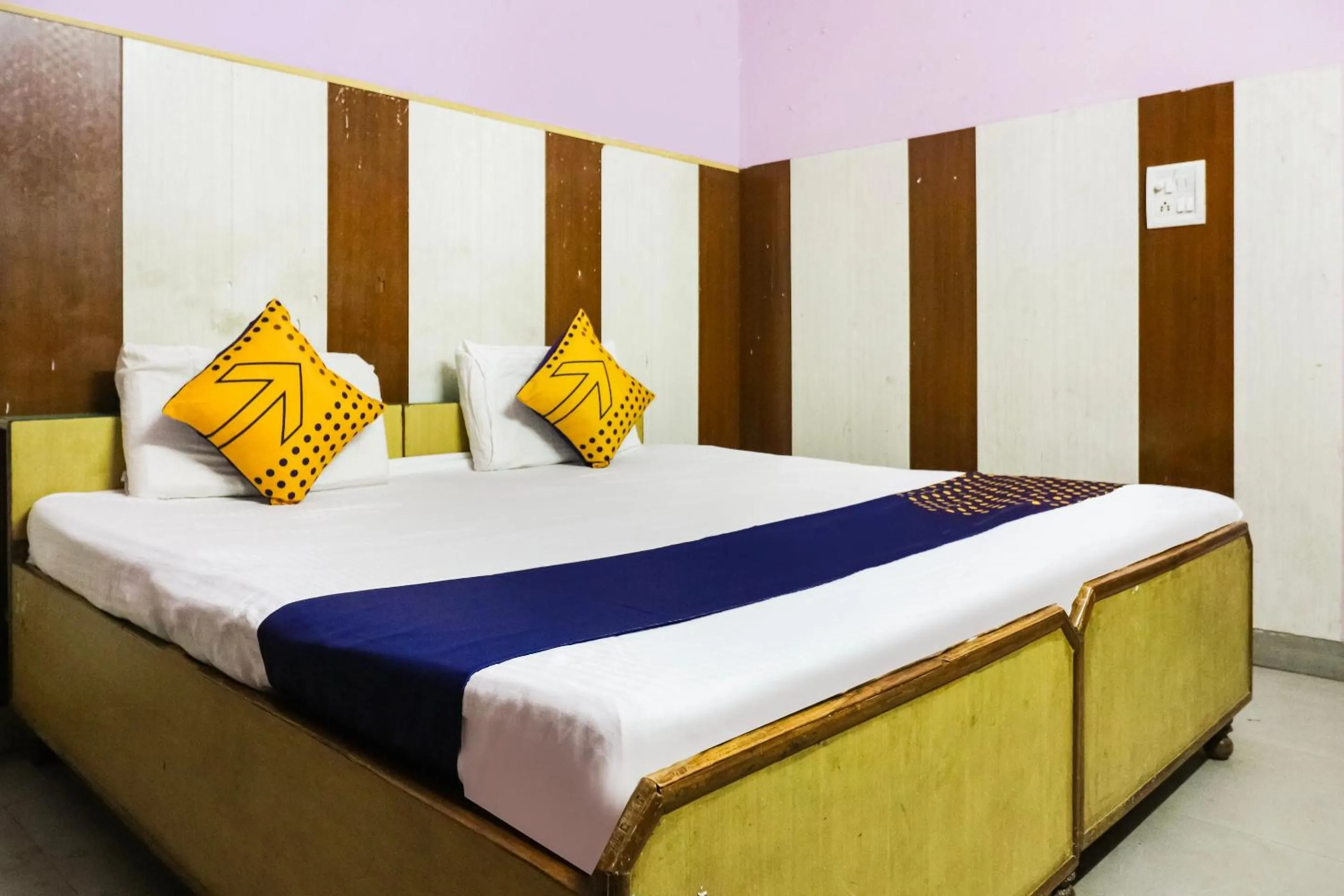 Bedroom in SPOT ON 67868 Hotel Gourav Regency