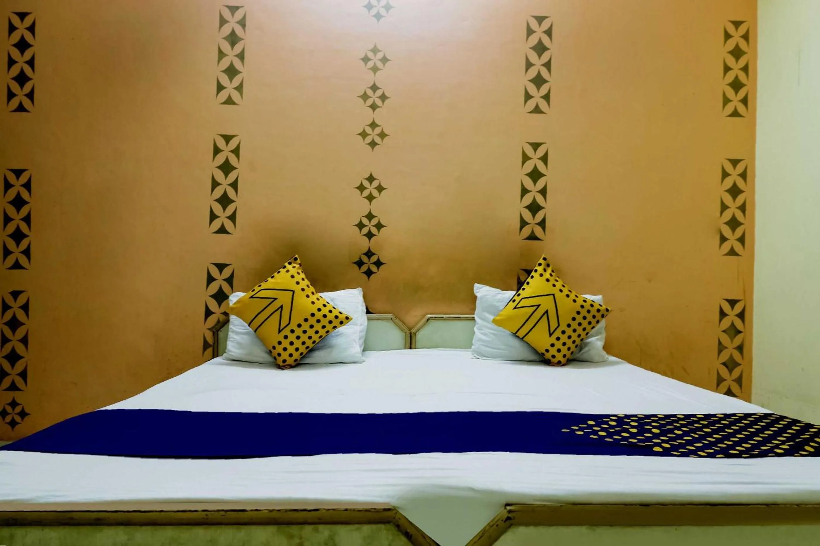 Bedroom in SPOT ON 67868 Hotel Gourav Regency
