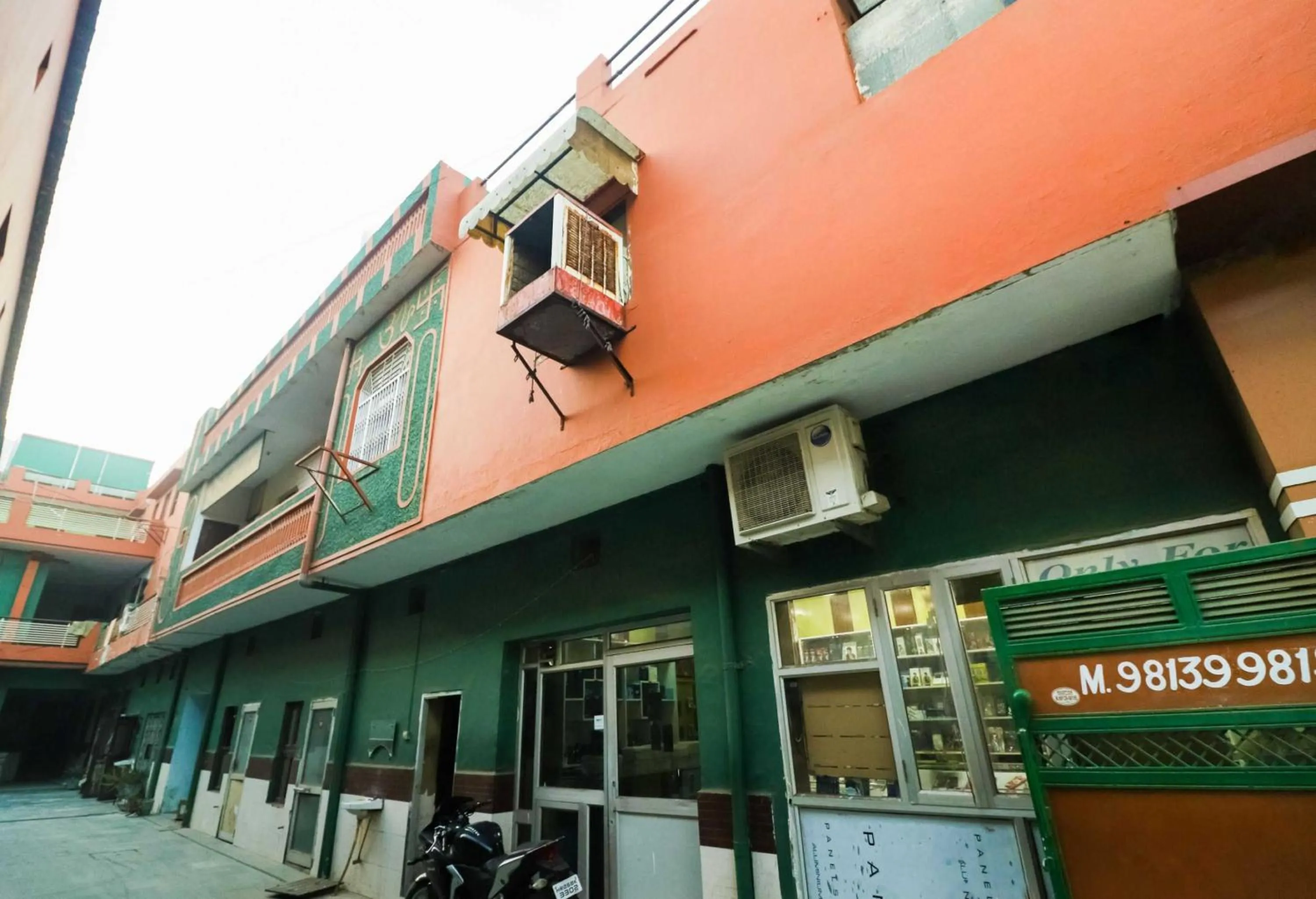 SPOT ON 67868 Hotel Gourav Regency