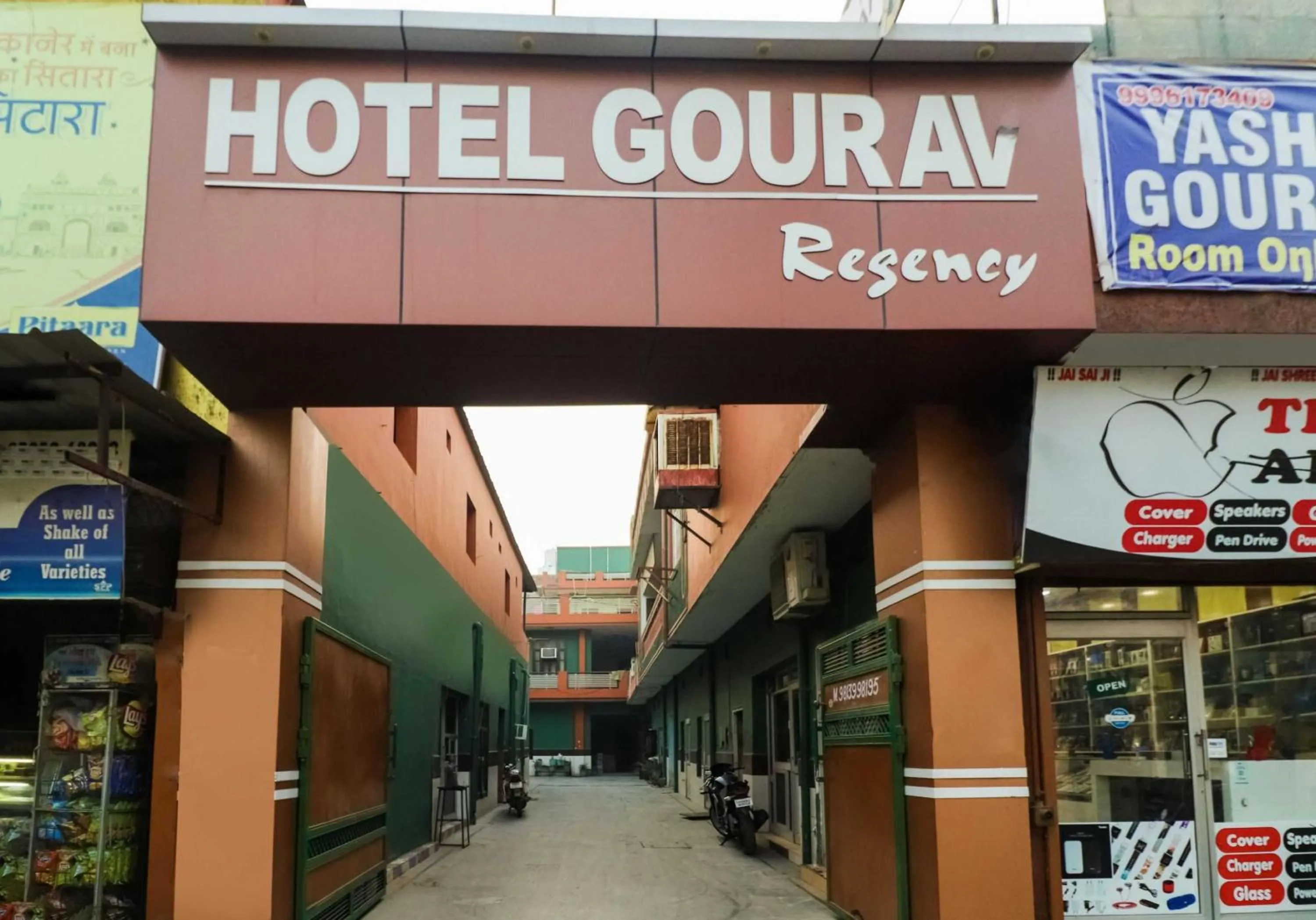 Facade/entrance in SPOT ON 67868 Hotel Gourav Regency