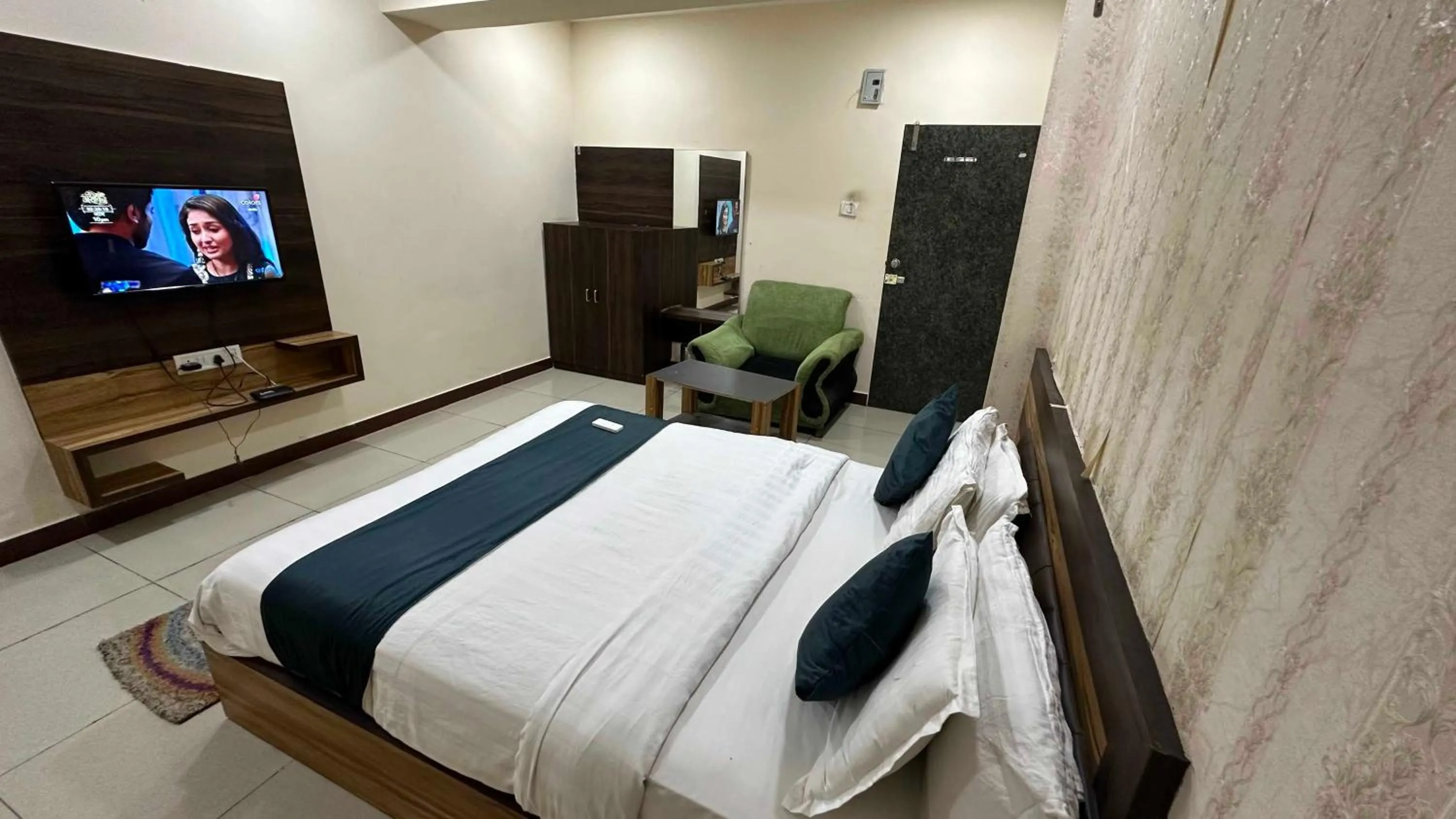 Bedroom, Bed in Hotel O Shiv Kunj