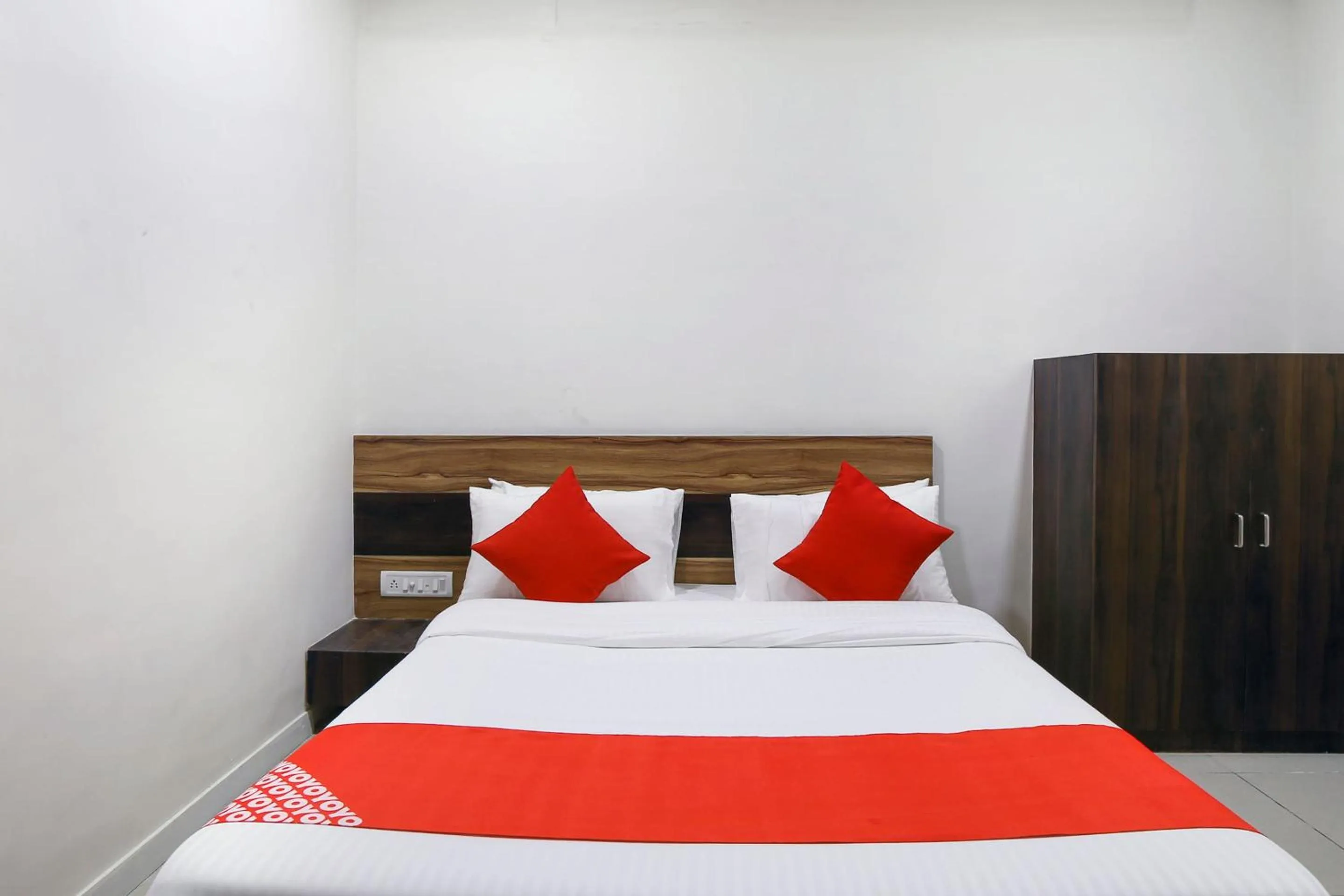 Bedroom, Bed in Hotel O Shiv Kunj