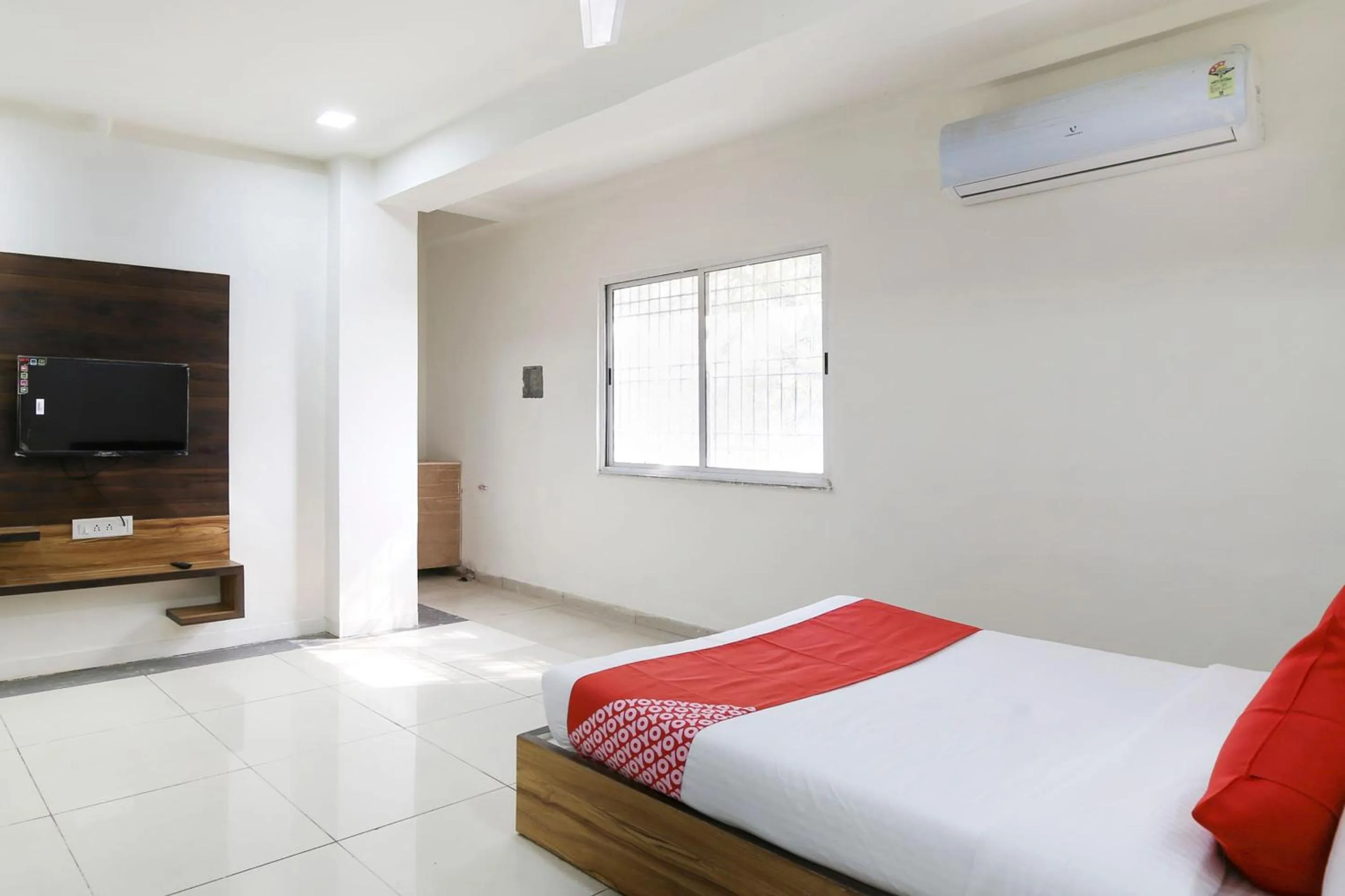 Bedroom, Bed in Hotel O Shiv Kunj