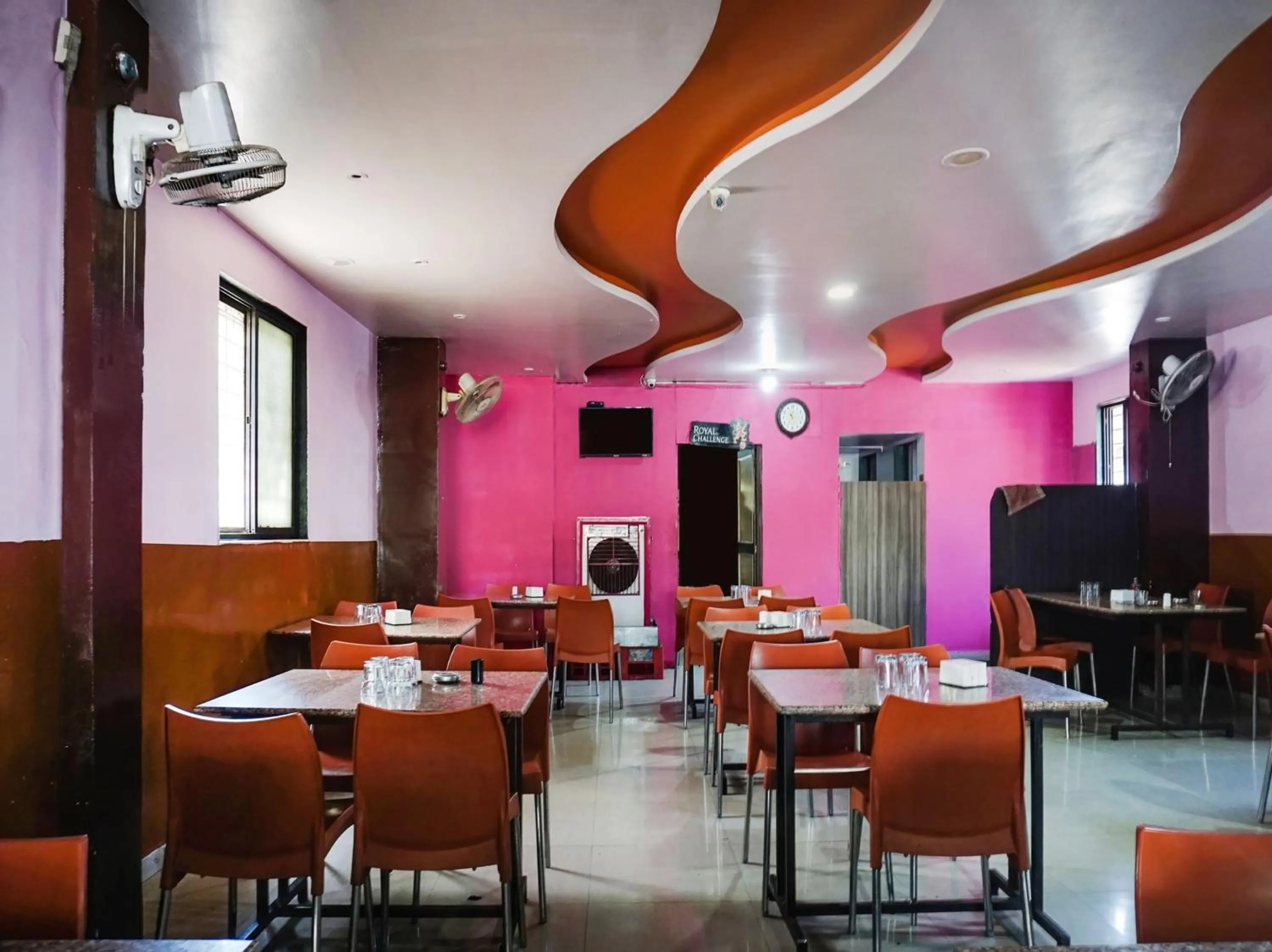 Restaurant/places to eat in Hotel O New Dreamland