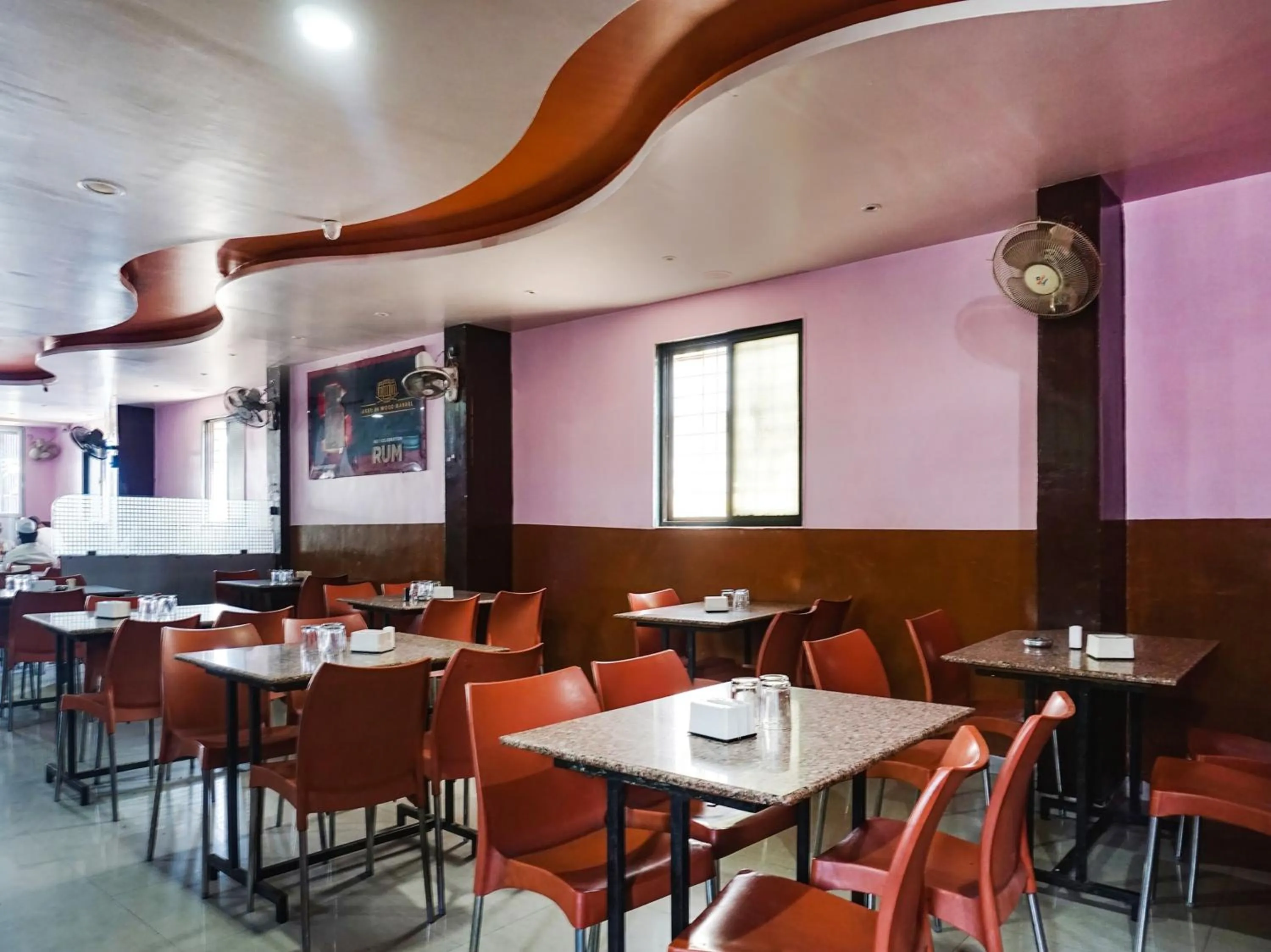 Restaurant/places to eat in Hotel O New Dreamland