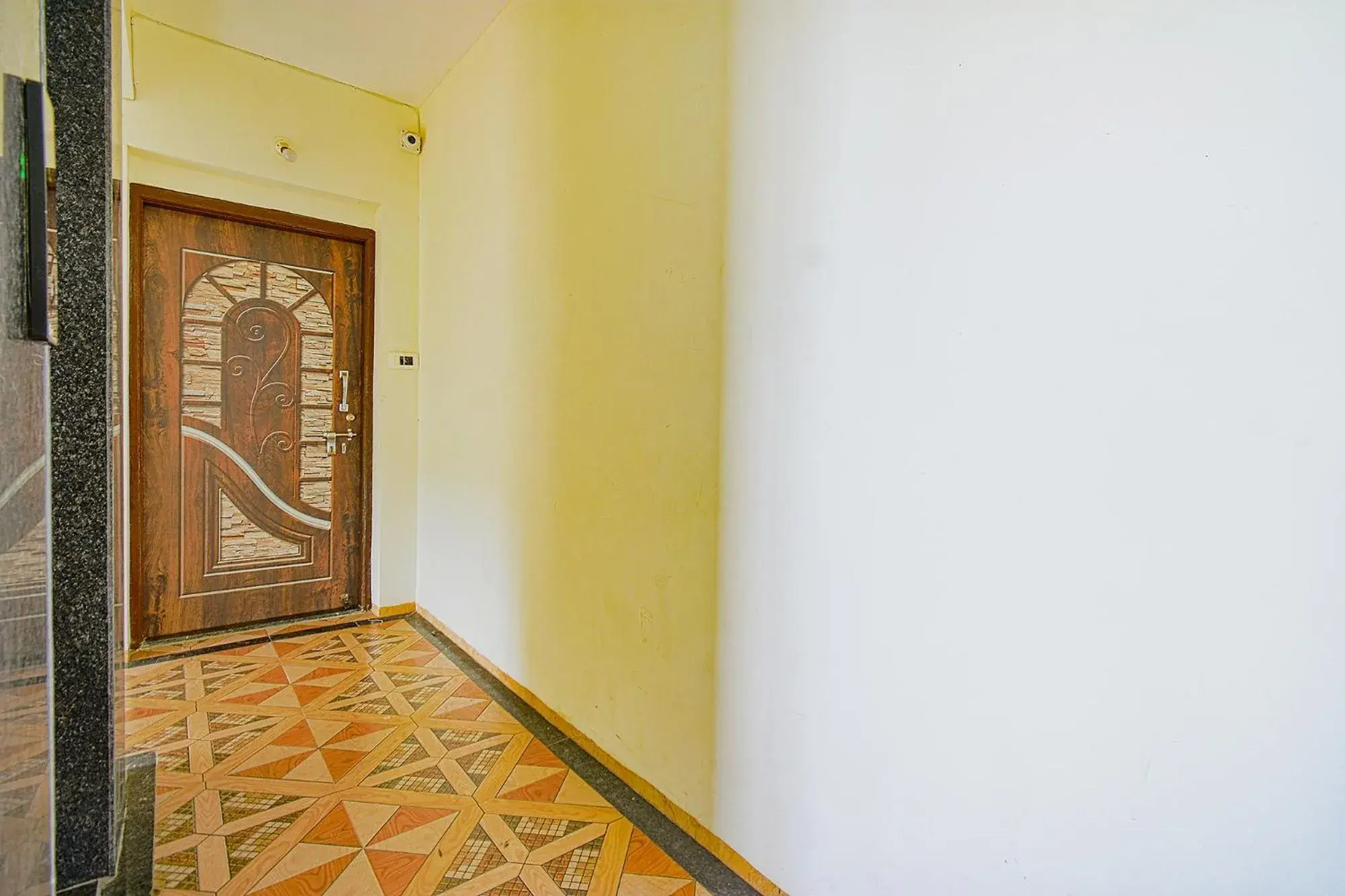 Lobby or reception in FabExpress Golden Leaf Airport Lobby or reception in FabExpress Golden Leaf Airport