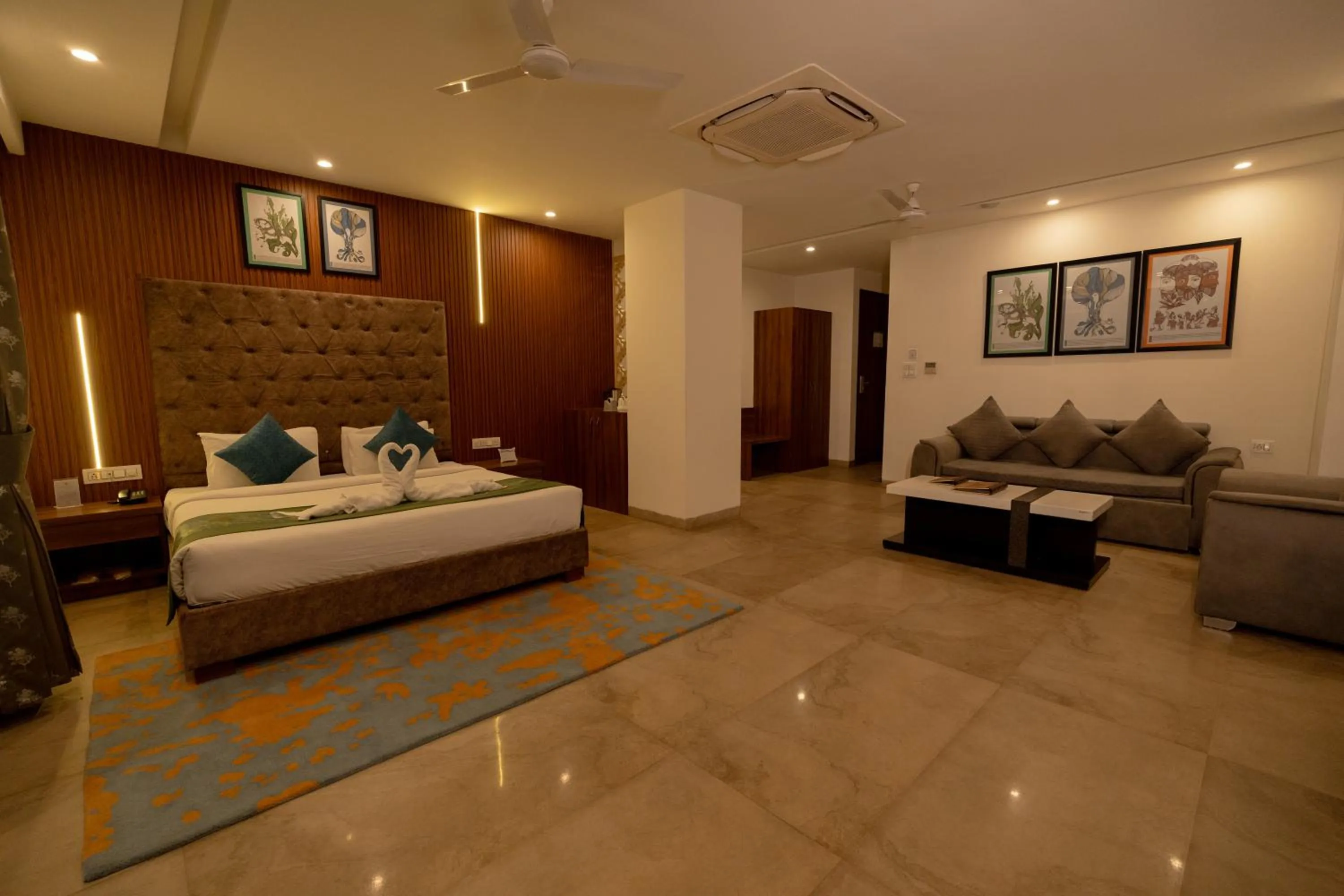 Bed in HOLYWATER Hotel by Ganga Kinare #150 mts from Ganga Ghat Rishikesh