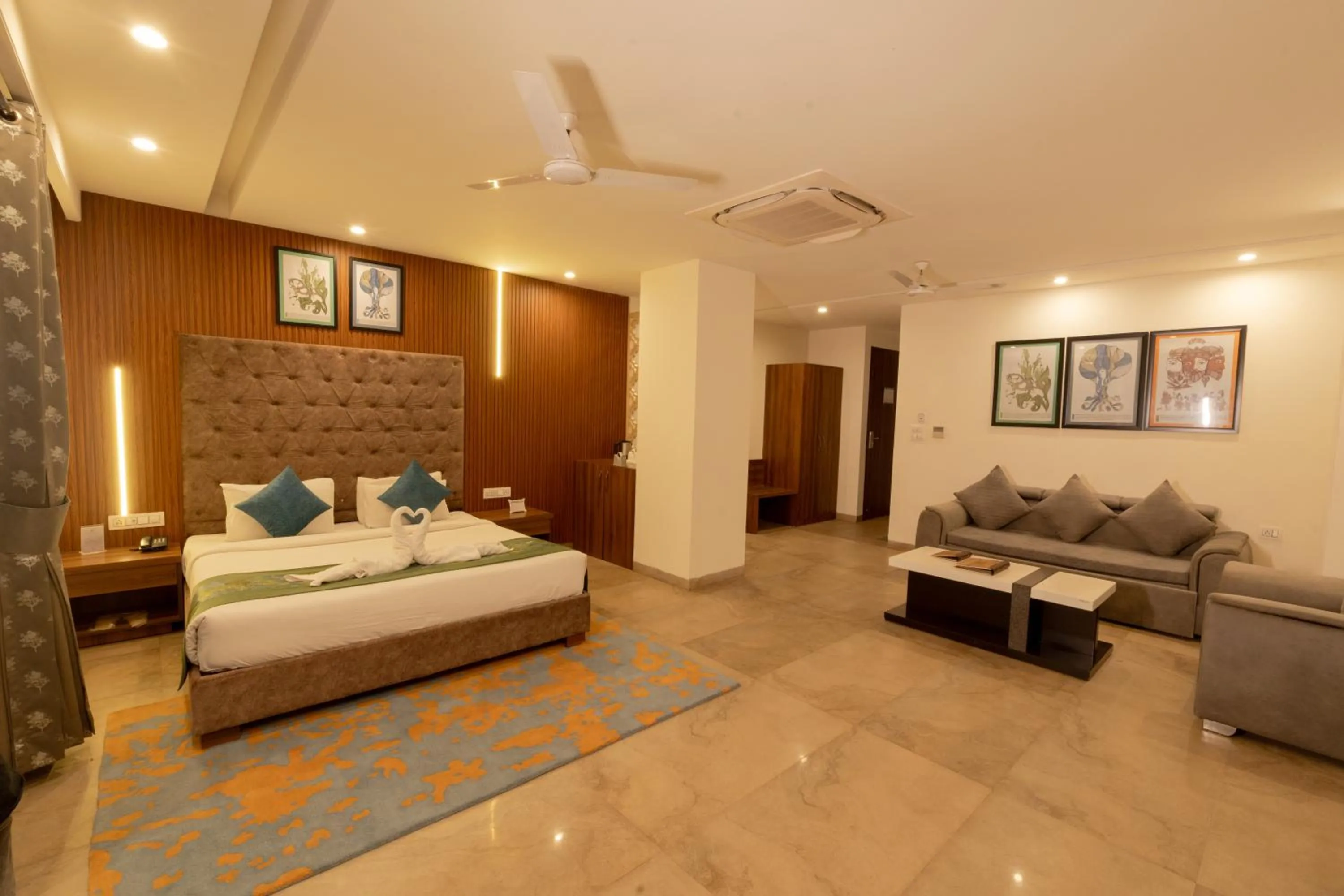 Bed in HOLYWATER Hotel by Ganga Kinare #150 mts from Ganga Ghat Rishikesh