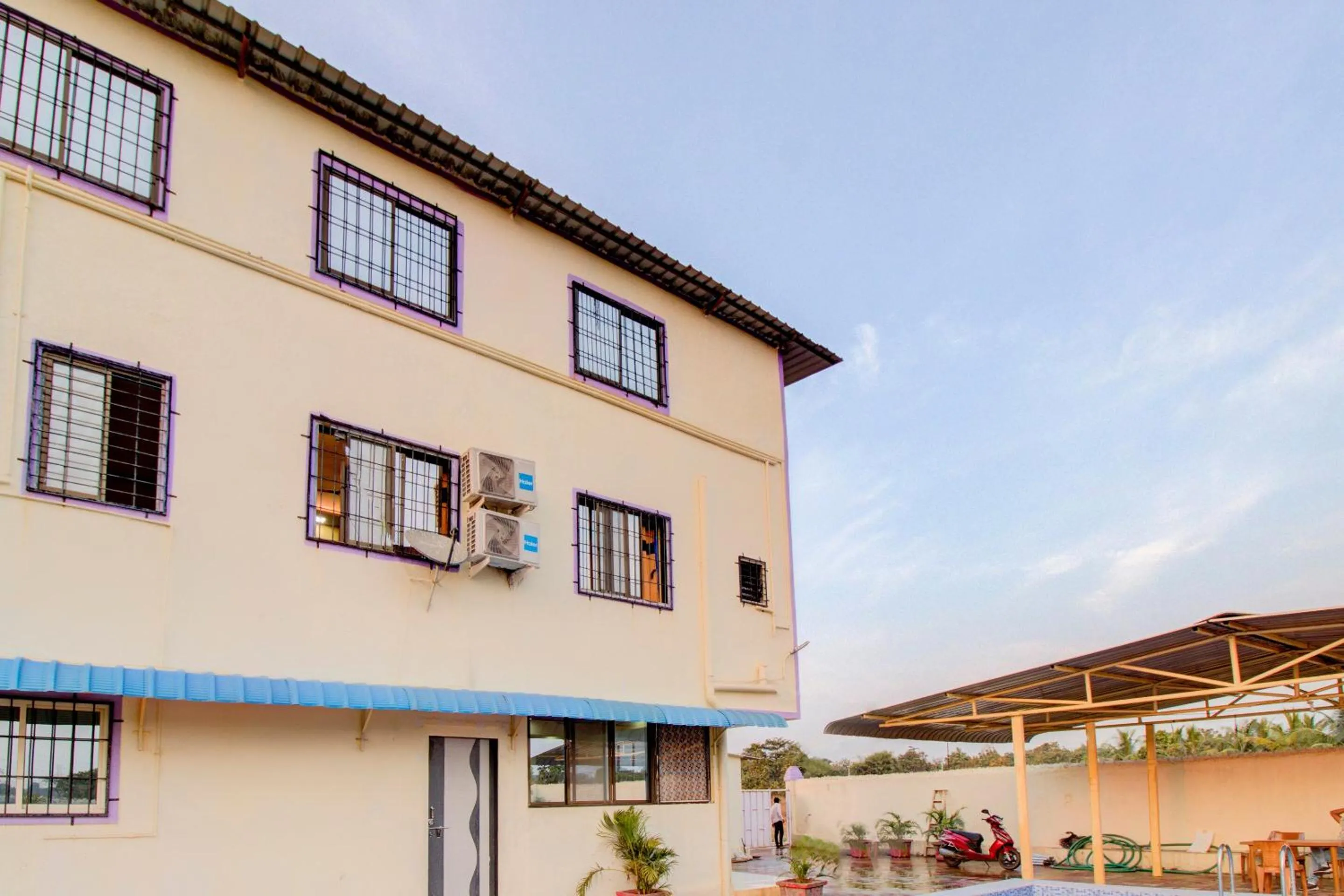 Facade/entrance in Hotel O by OYO Tare Farms