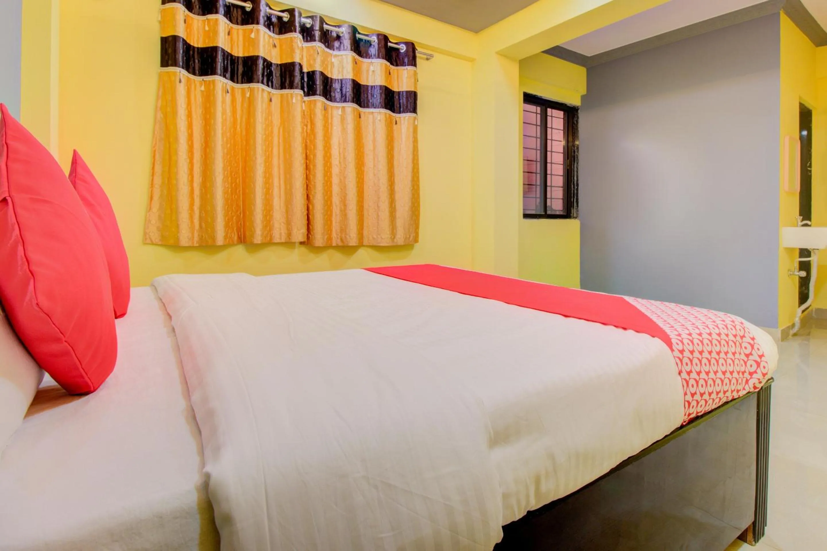 Bedroom in Hotel O by OYO Tare Farms