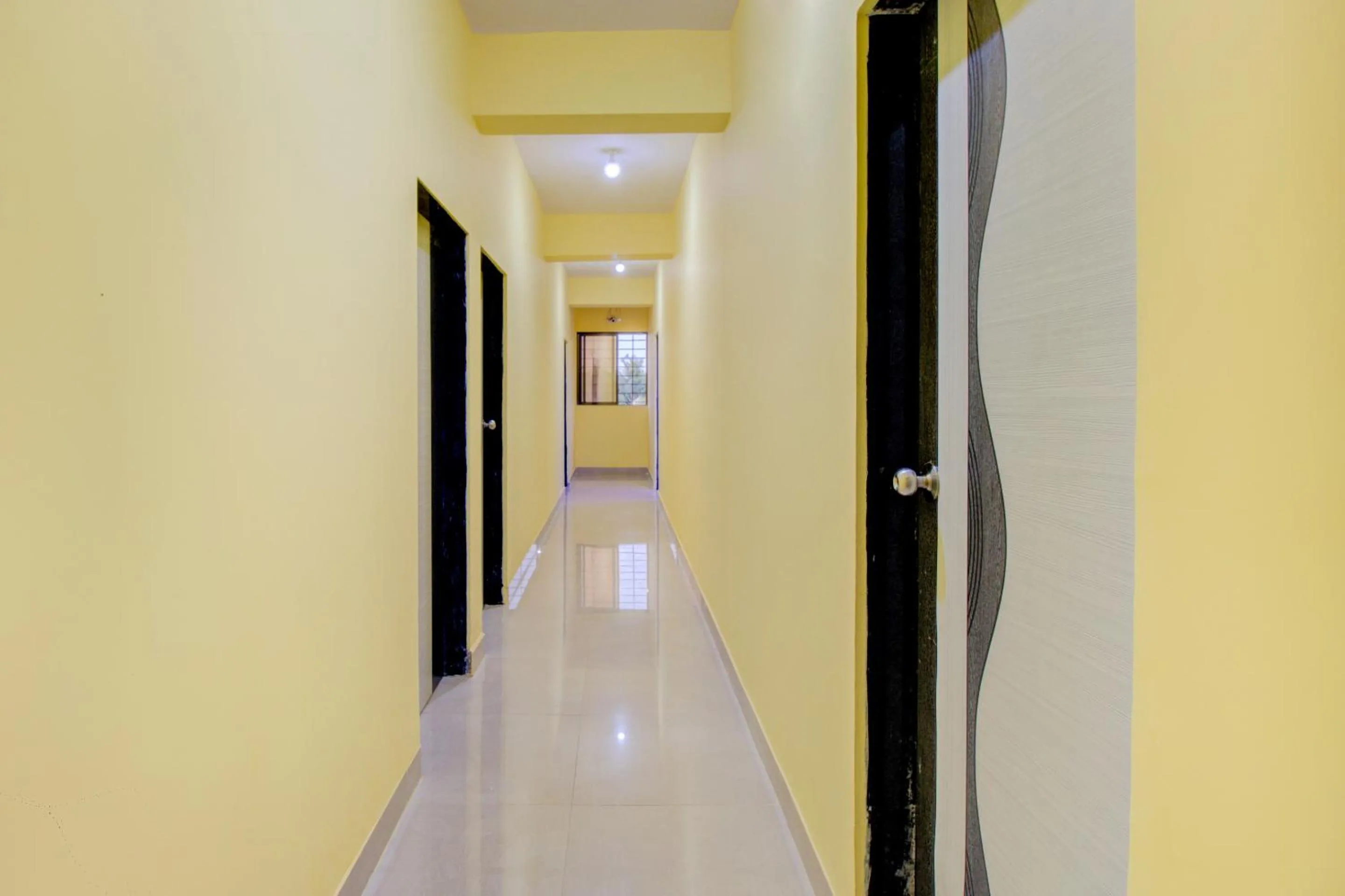 Lobby or reception in Hotel O by OYO Tare Farms