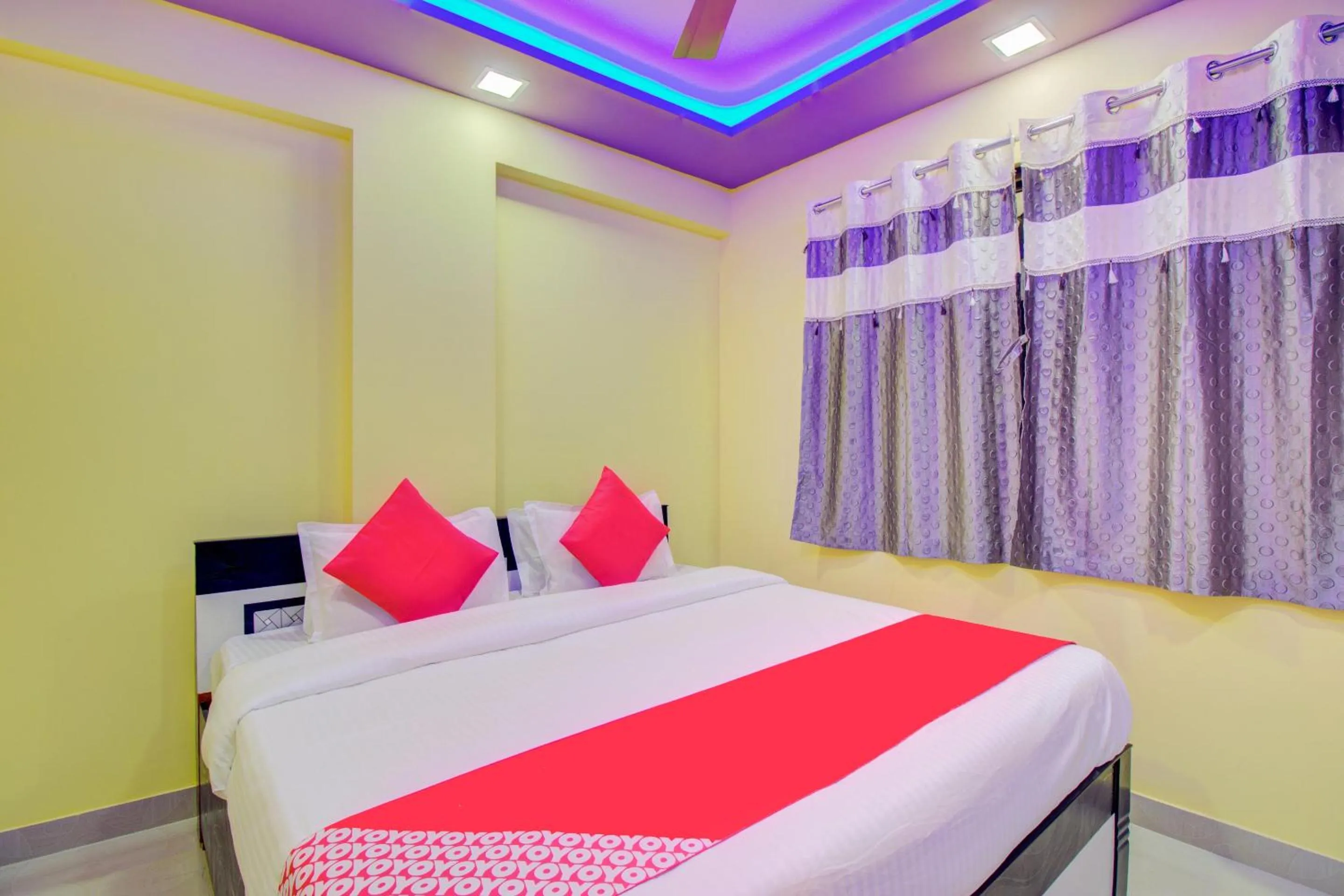 Bedroom in Hotel O by OYO Tare Farms